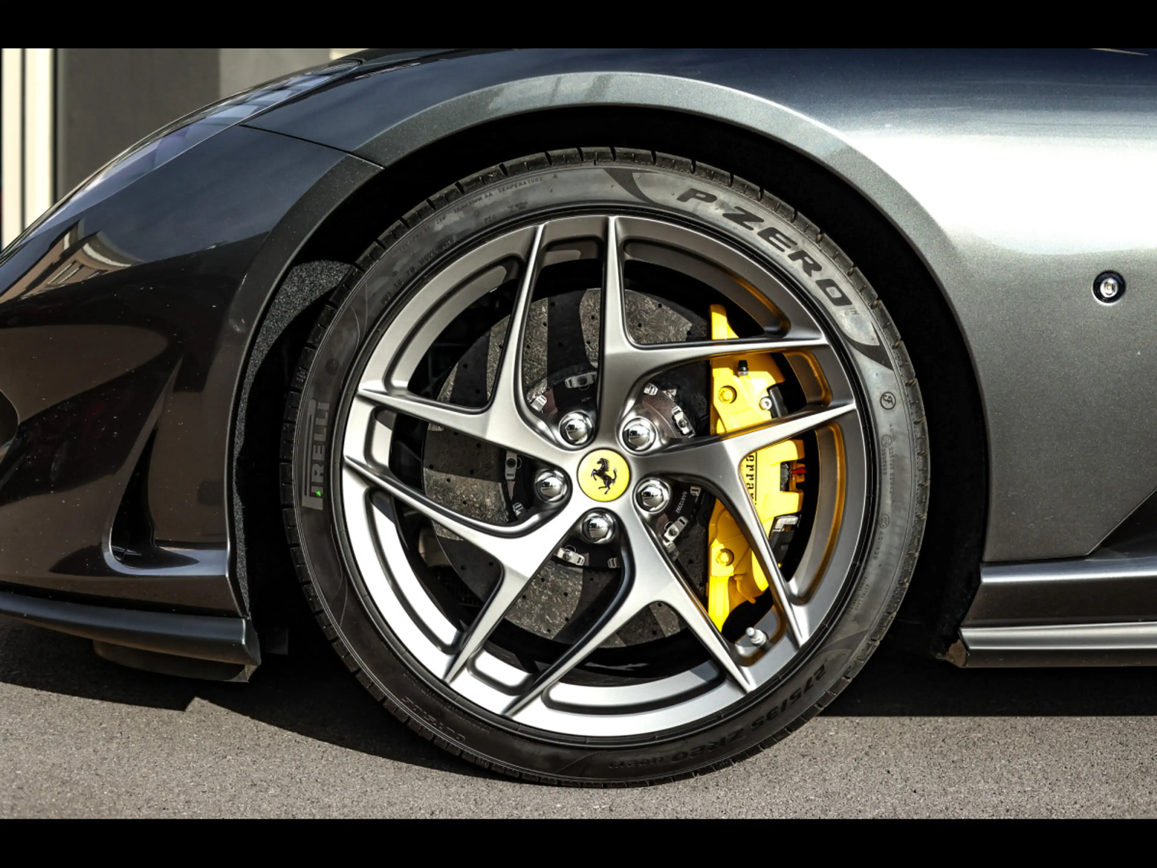 Ferrari 812 Superfast 6.5 V12°FERRARI WARR 10/27°CARBON°KAM°DA — photo 10
