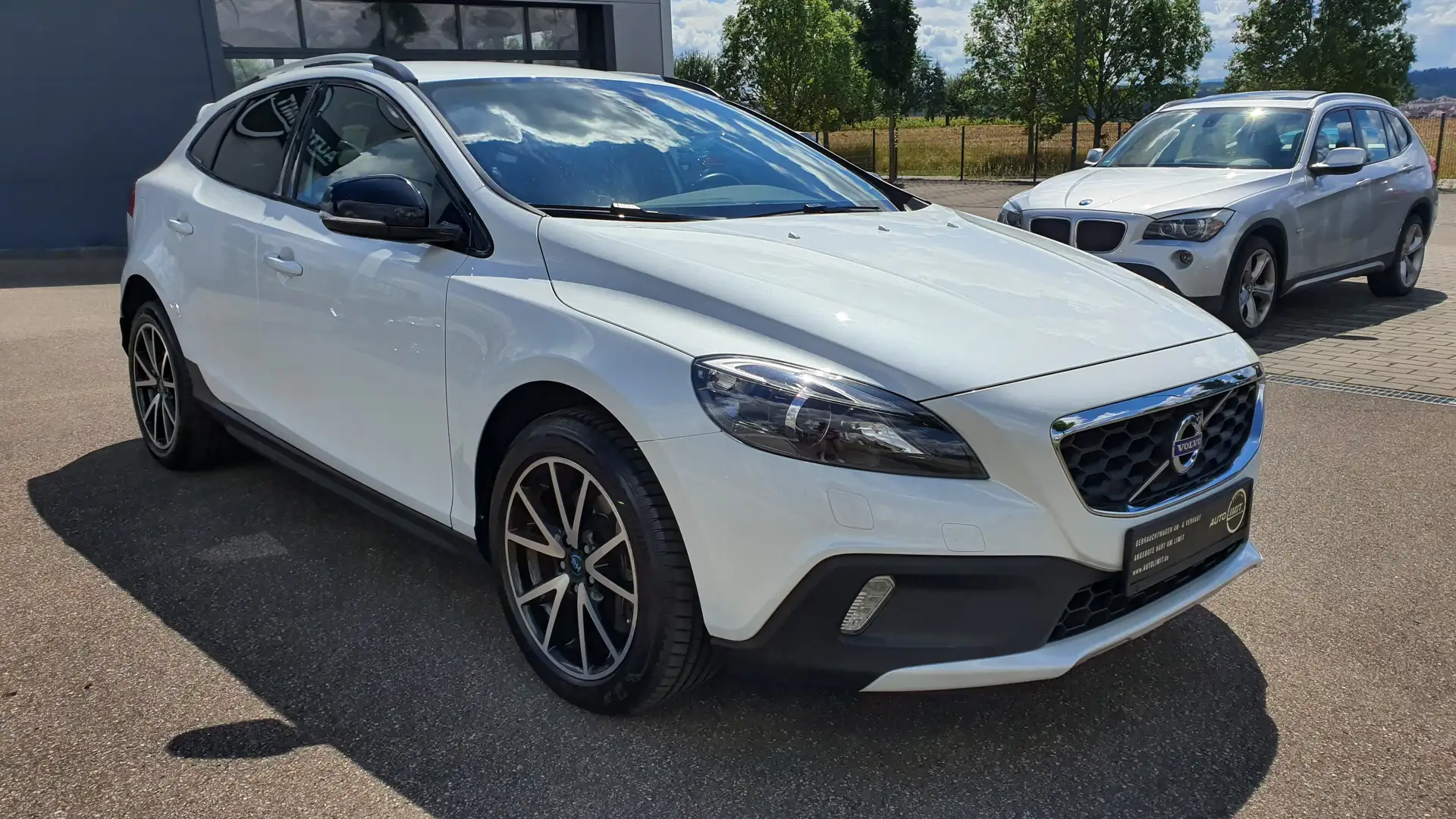 Volvo V40 Cross Country D3 Geartronic Momentum Alb - 2