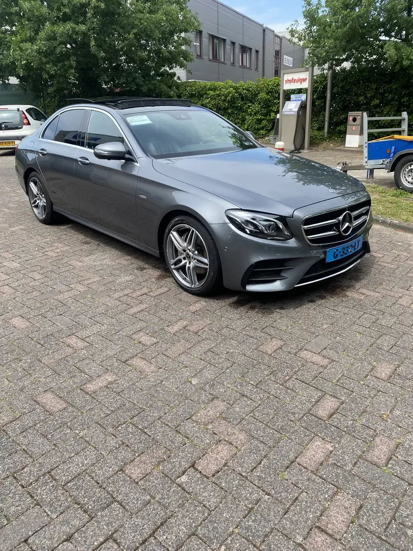 Mercedes-Benz E 220 Bns Sol. Sport Grijs - 1