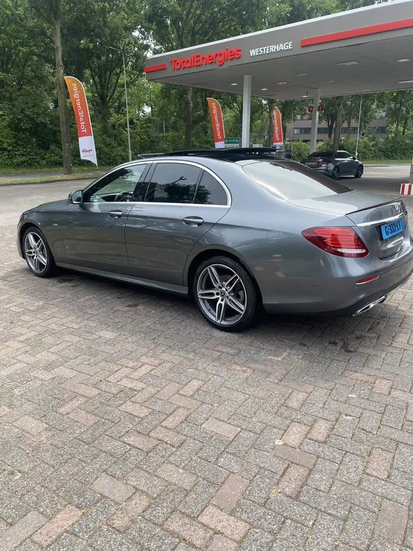 Mercedes-Benz E 220 Bns Sol. Sport Grijs - 2