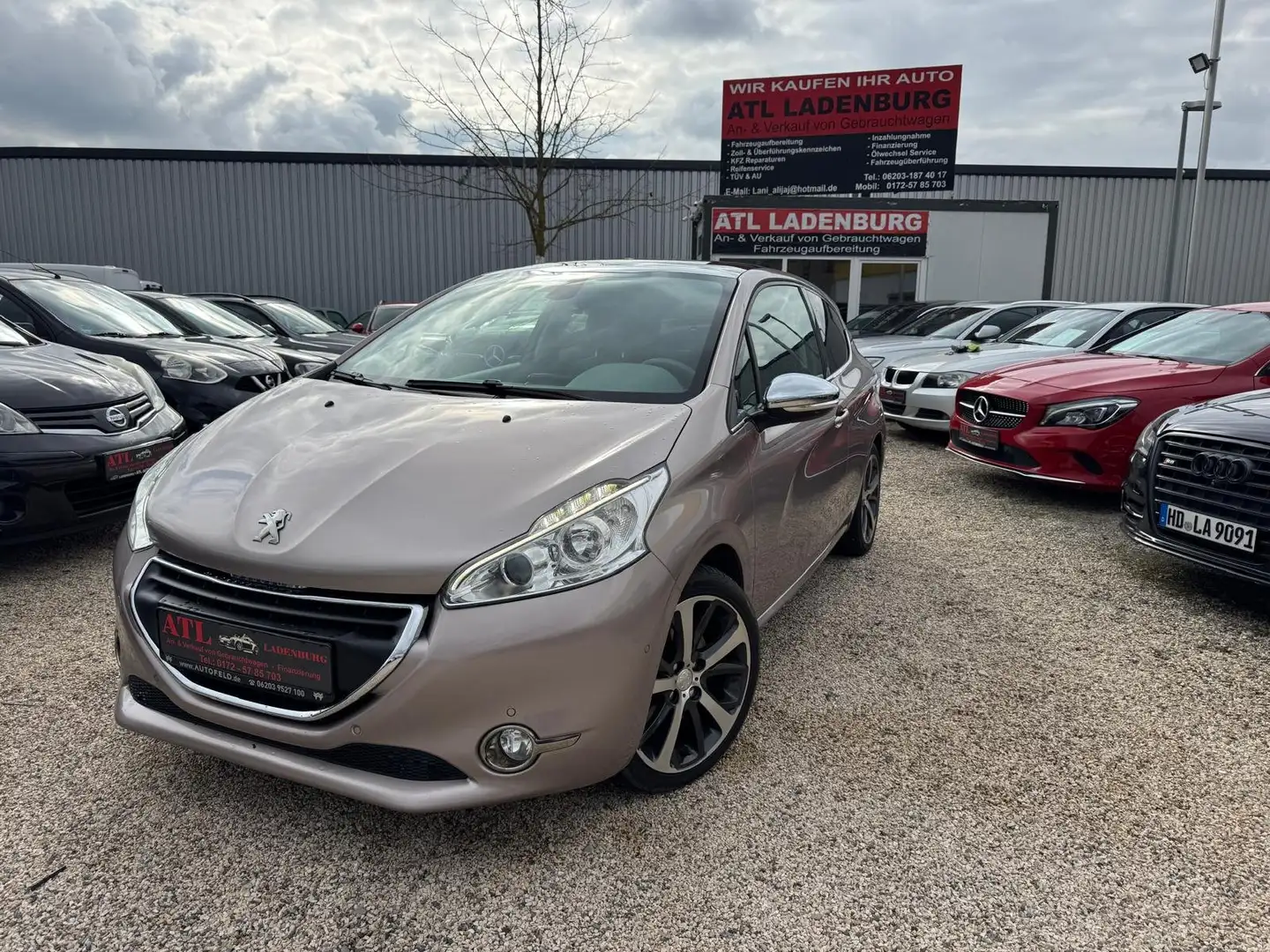 Peugeot 208 Allure Grijs - 1