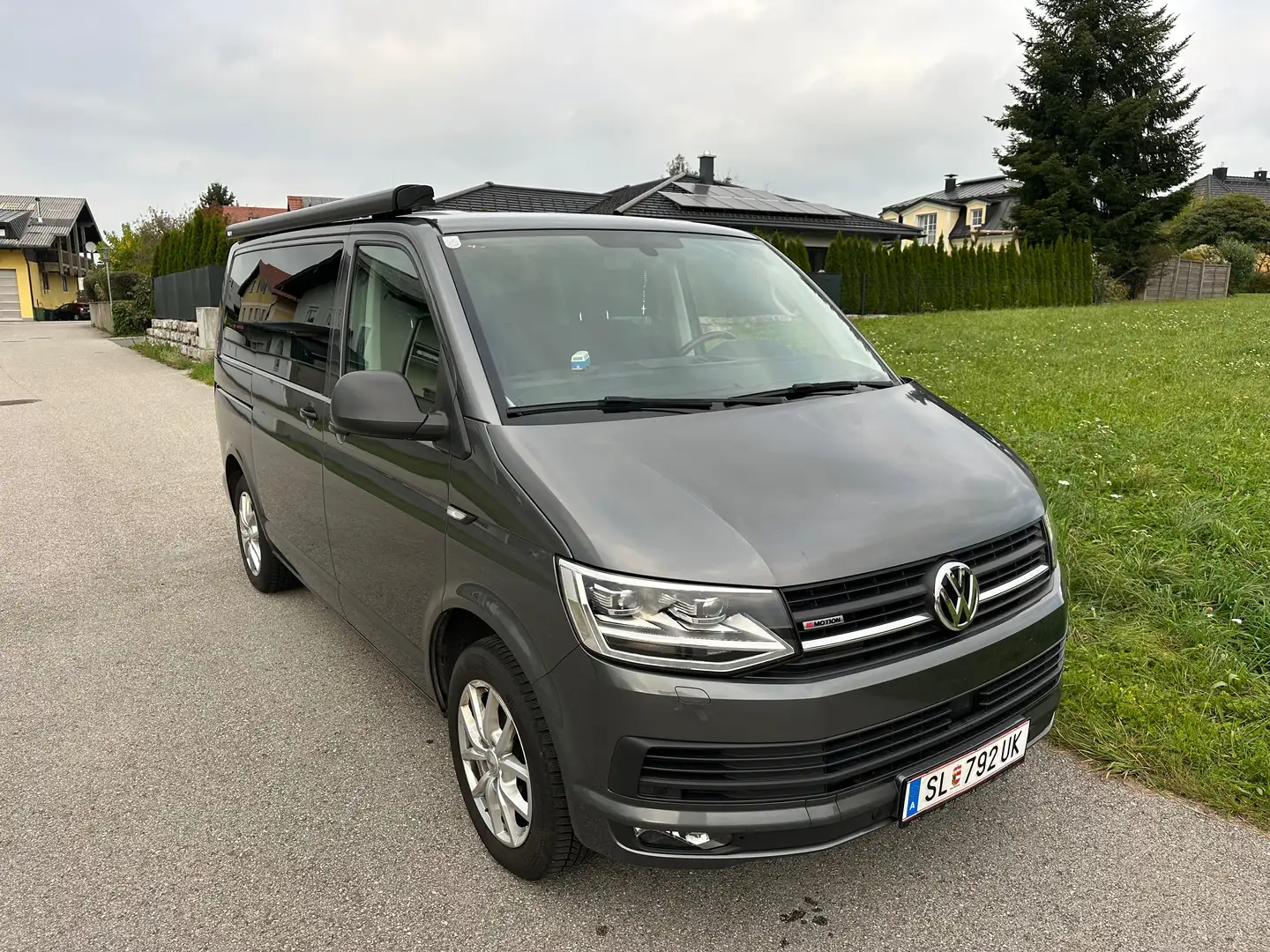 Volkswagen T6 Multivan Multivan Trendline 2,0 TDI 4Motion DSGTrendline Grau - 1