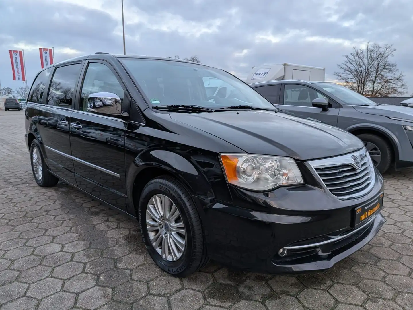 Lancia Voyager Platinum 2.8 CRD DVD TÜV Neu+Garantie Schwarz - 2