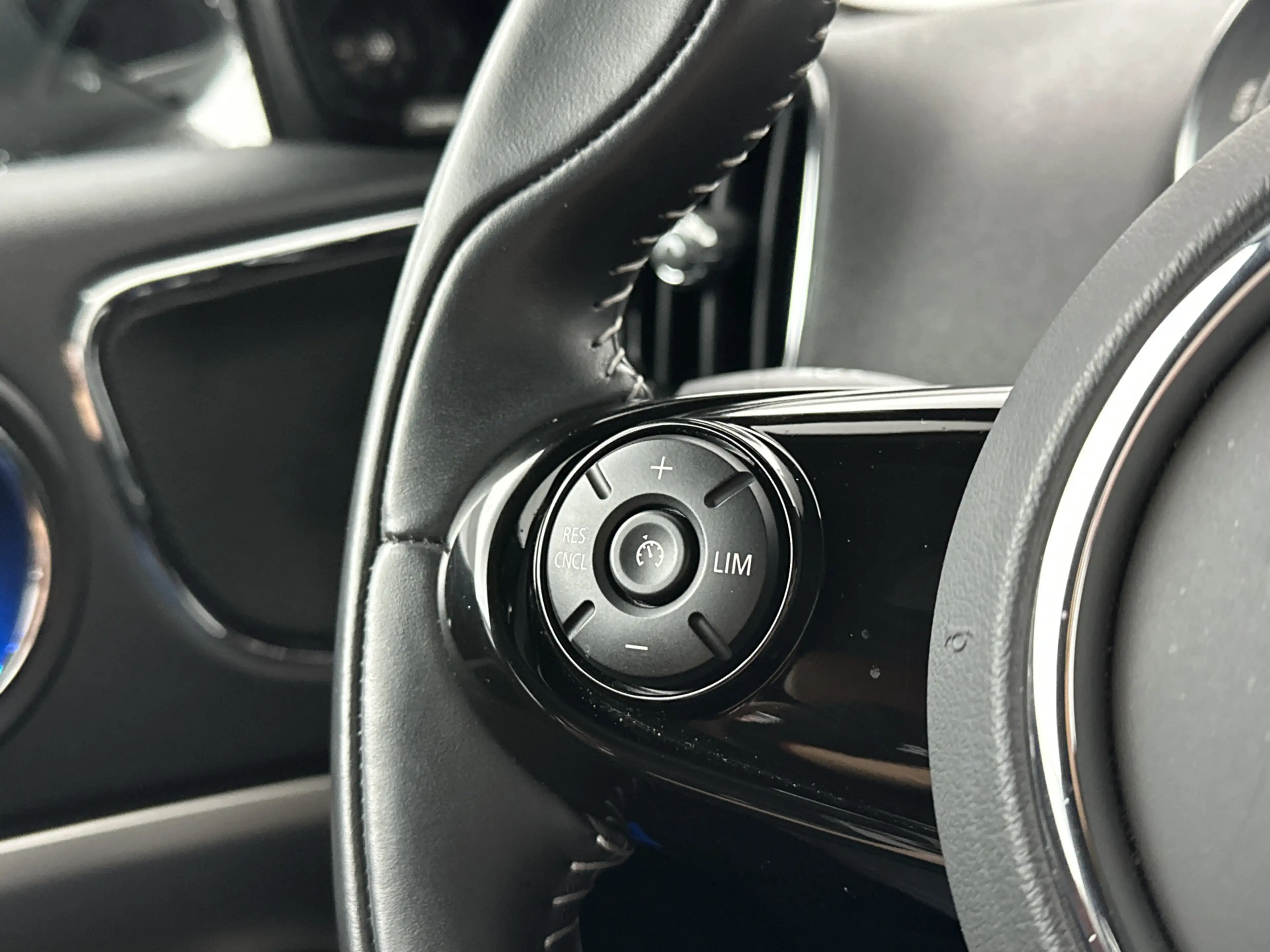 MINI Cooper SE Countryman 1.5 ALL4 Chili — photo 14