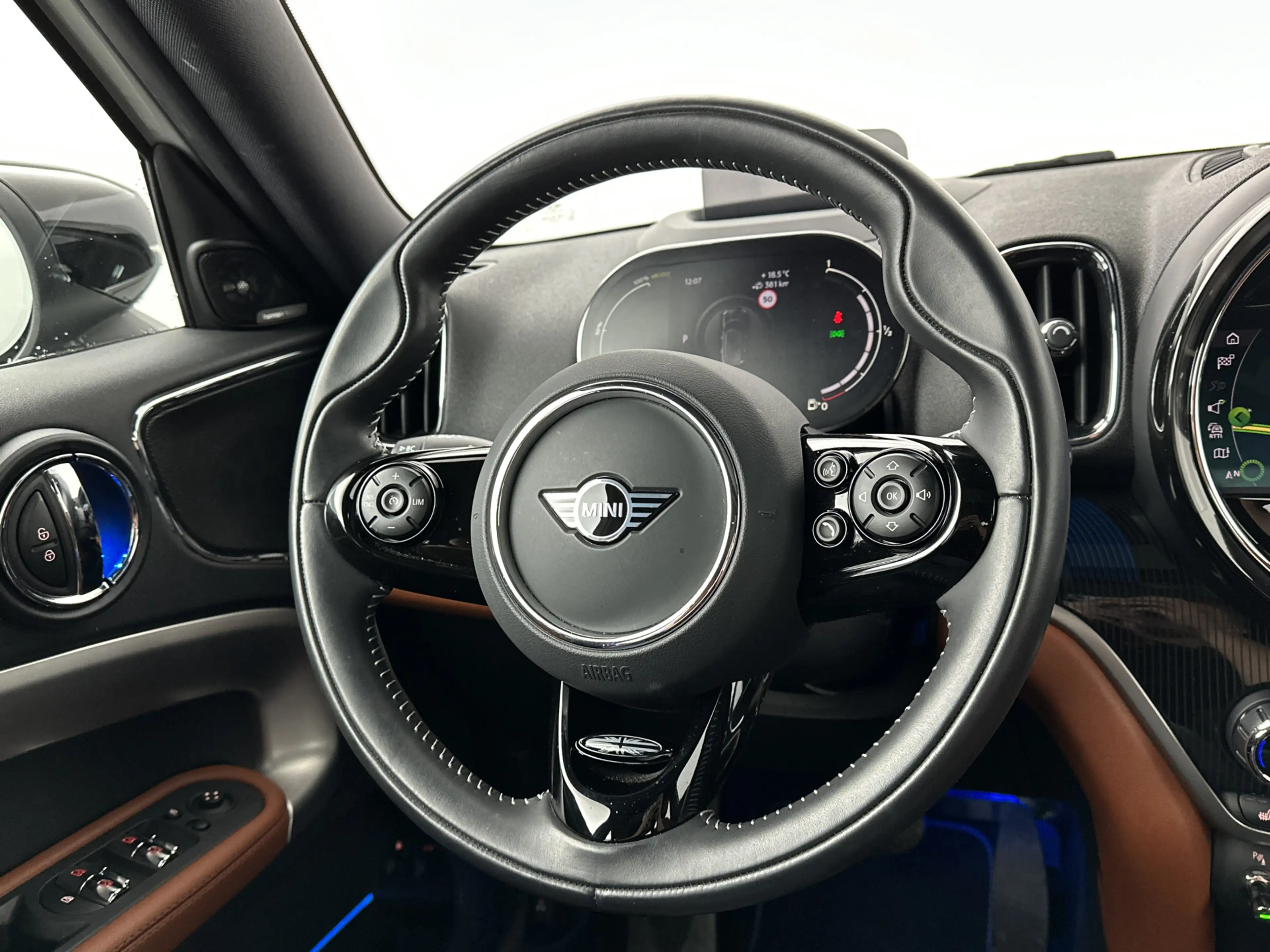 MINI Cooper SE Countryman 1.5 ALL4 Chili — photo 13