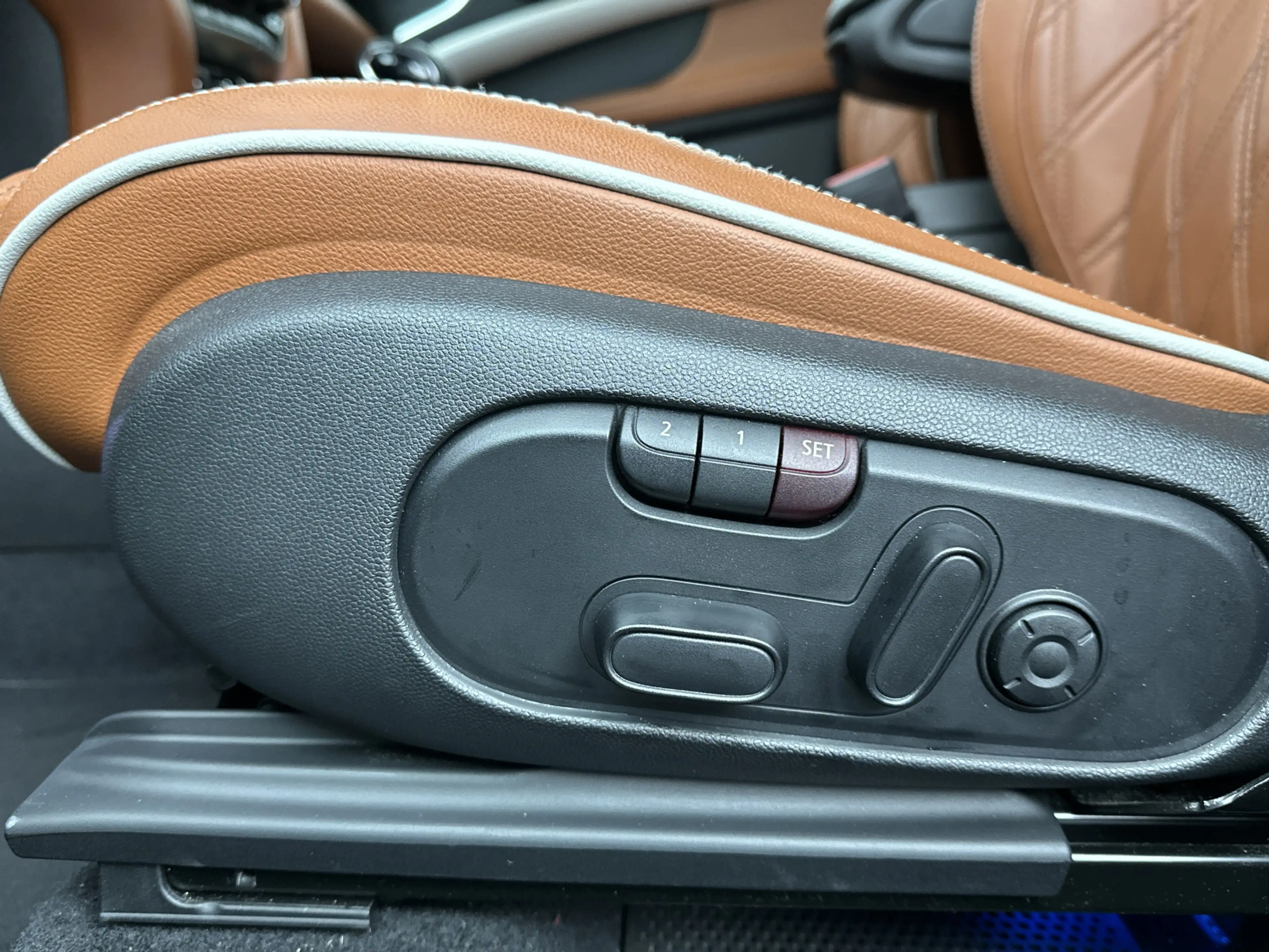 MINI Cooper SE Countryman 1.5 ALL4 Chili — photo 12