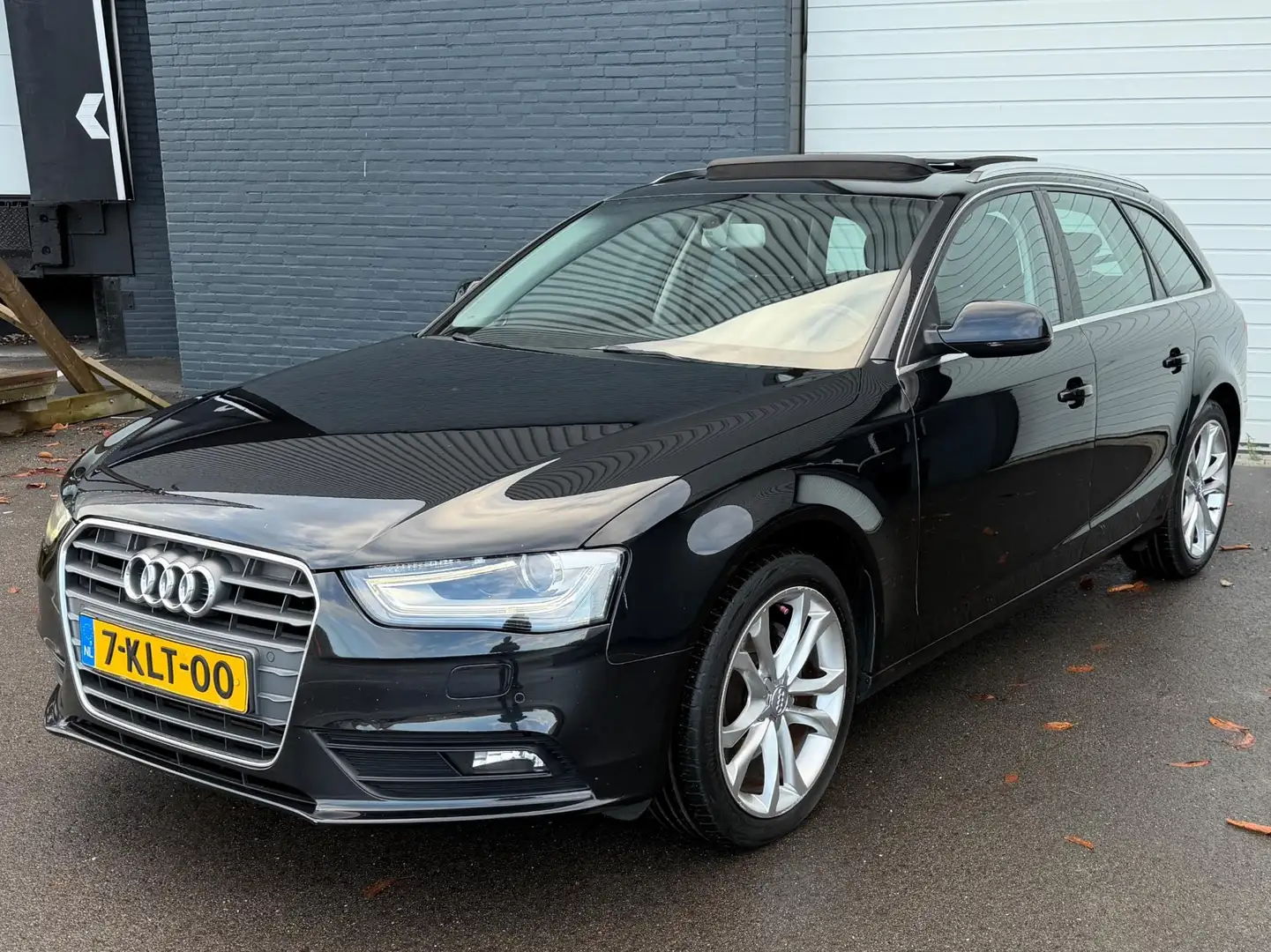 Audi A4 Avant 1.8 TFSI Business Edition AUTO/PANO/B&O/LEDE Zwart - 2