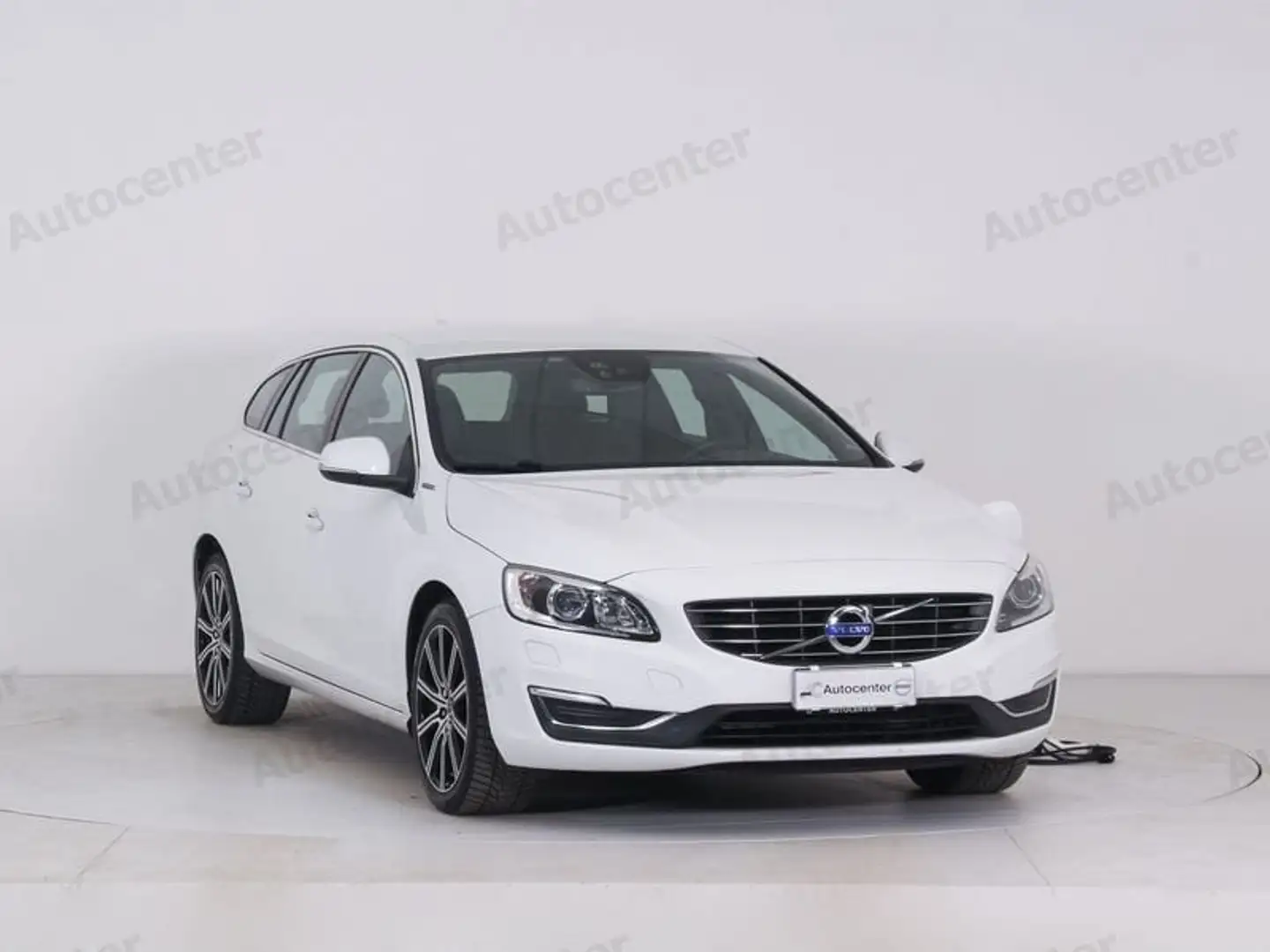 Volvo V60 D6 Twin Engine Geartronic Summum Blanc - 2