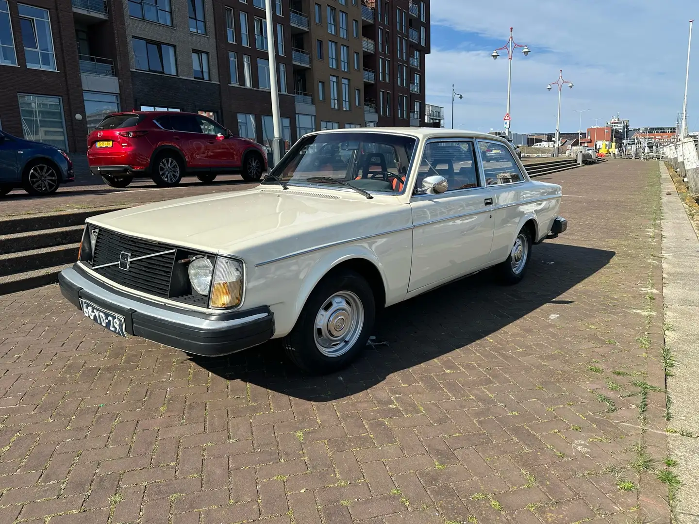 Volvo 240 242 DL Beige - 2