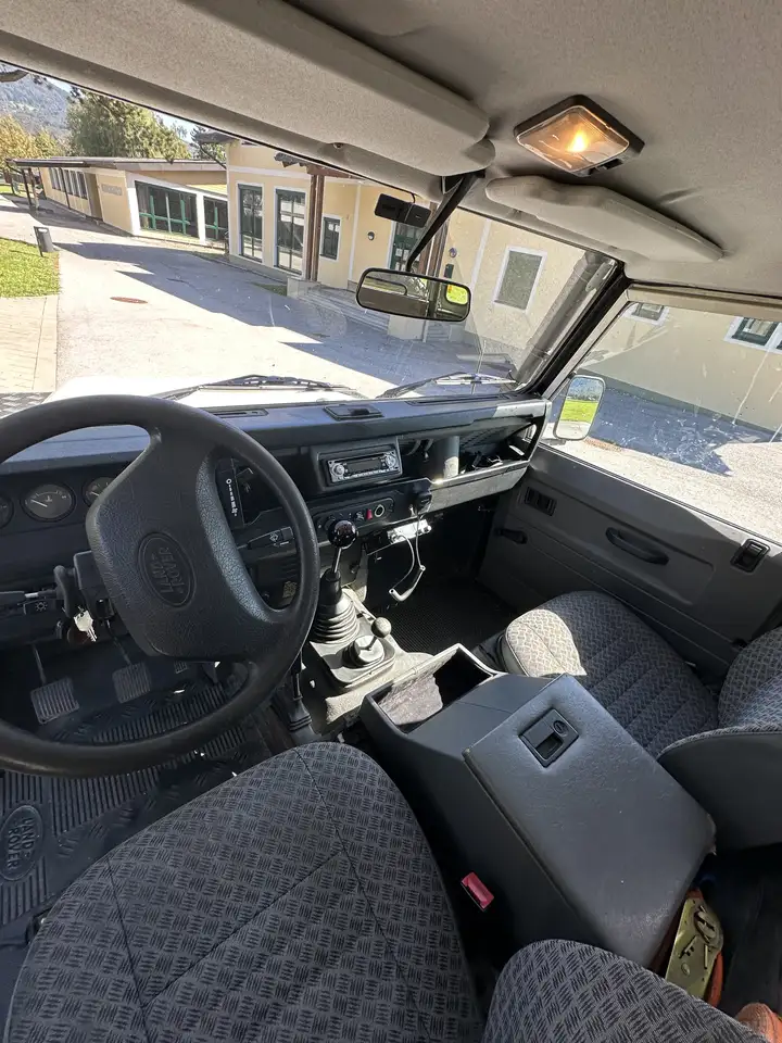 Land Rover Defender 110" Station County TD, foto 3