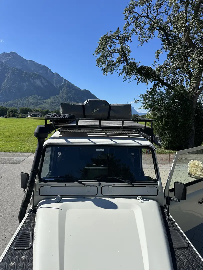 Land Rover Defender 110" Station County TD - 2