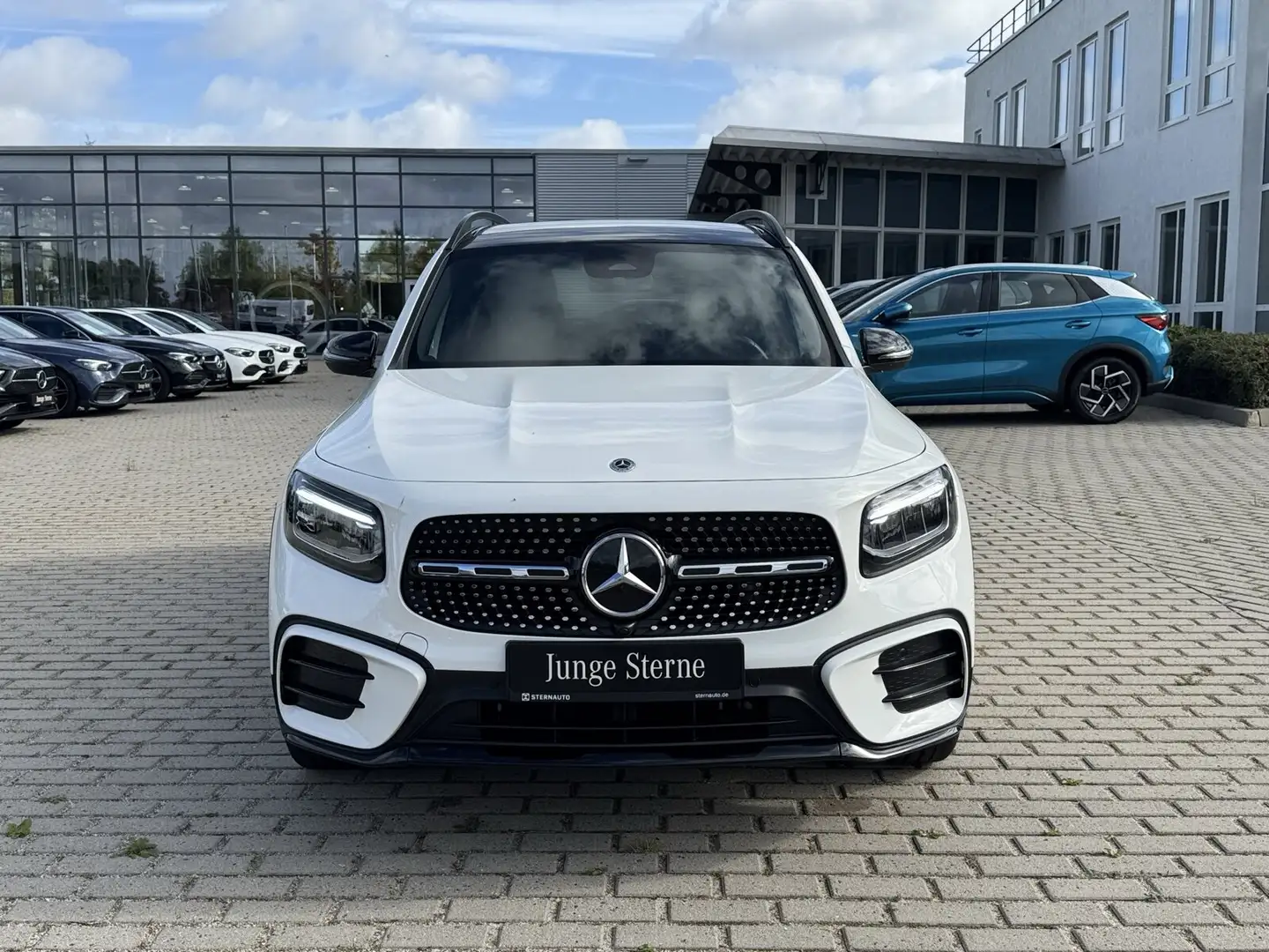 Mercedes-Benz GLB 200 GLB 200 AMG Line Navi Pano.-Dach Keyless-Go/Klima Weiß - 2