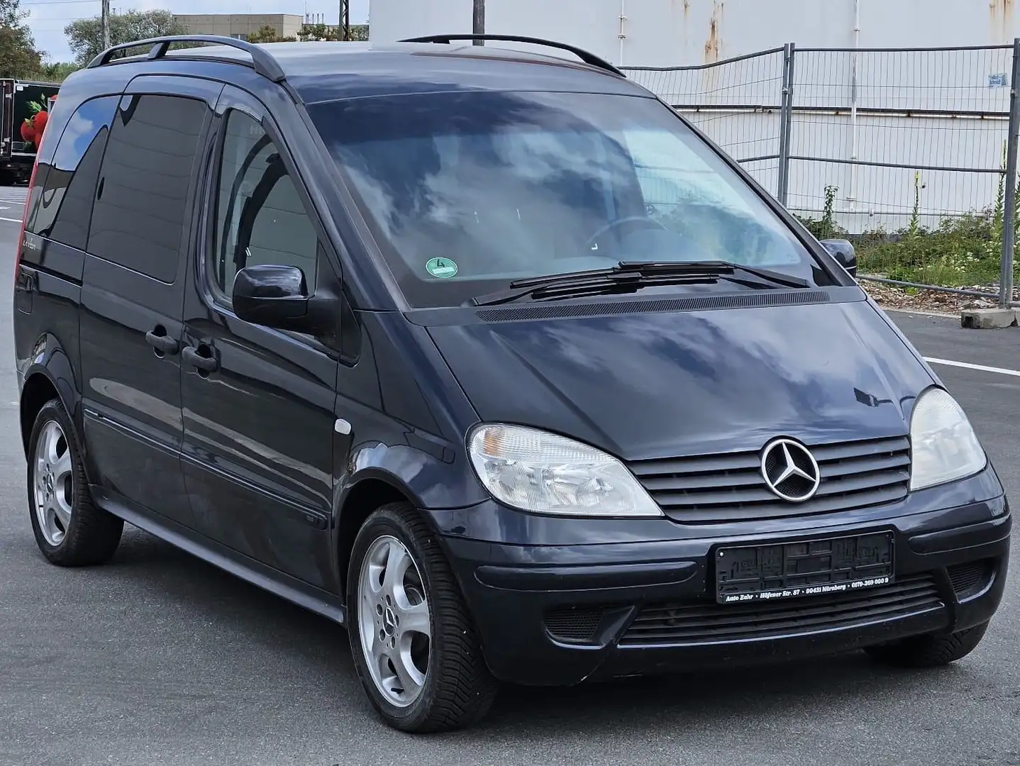 Mercedes-Benz Vaneo 1.9 Imagination Automatik 1 Jahr Garantie crna - 1