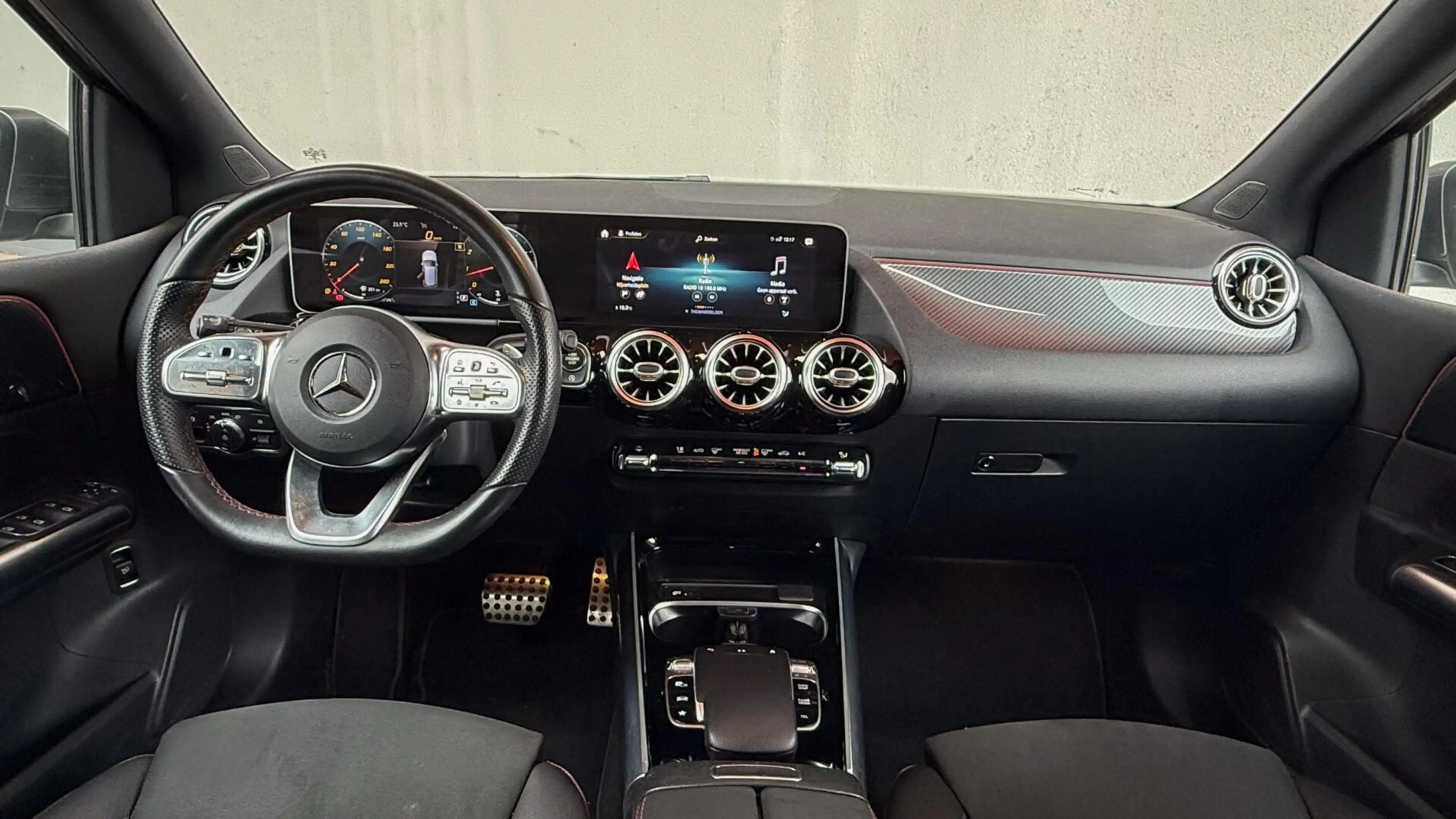Mercedes-Benz B 220 4MATIC Premium Plus AMG Styling — photo 3
