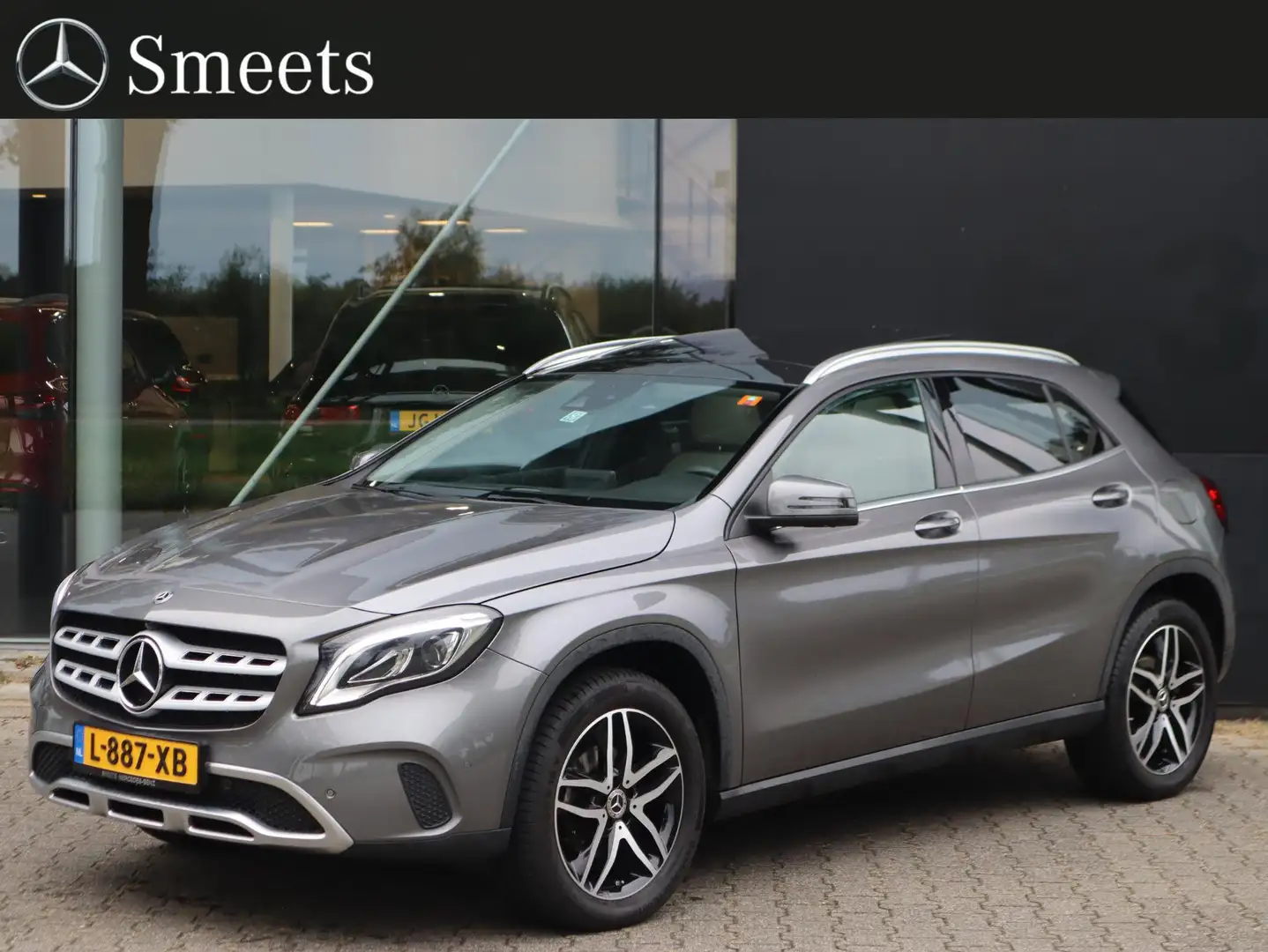 Mercedes-Benz GLA 200 Premium Plus Grijs - 1