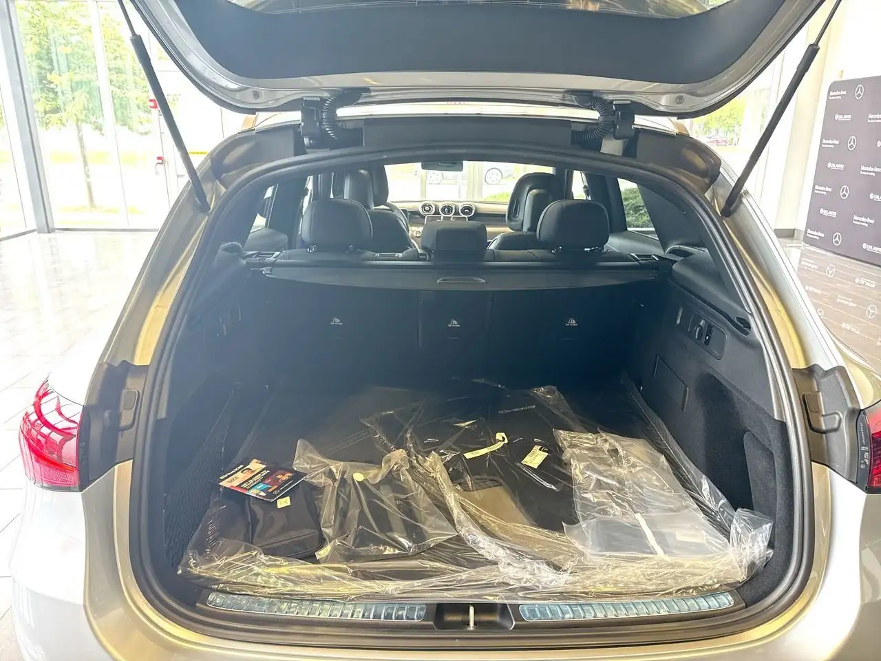 Mercedes-Benz GLC снимка Mercedes-Benz GLC
