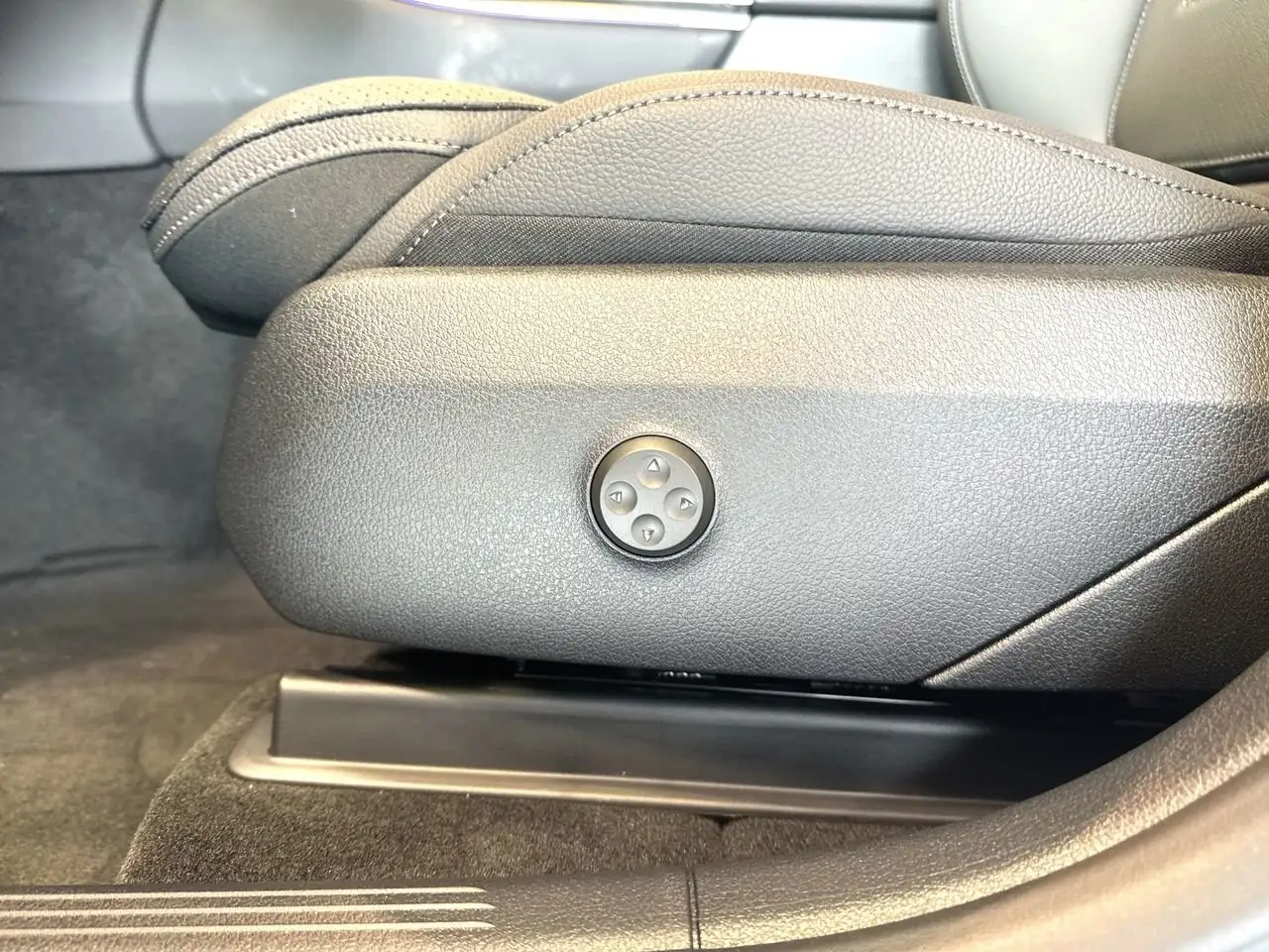 Mercedes-Benz GLC снимка Mercedes-Benz GLC