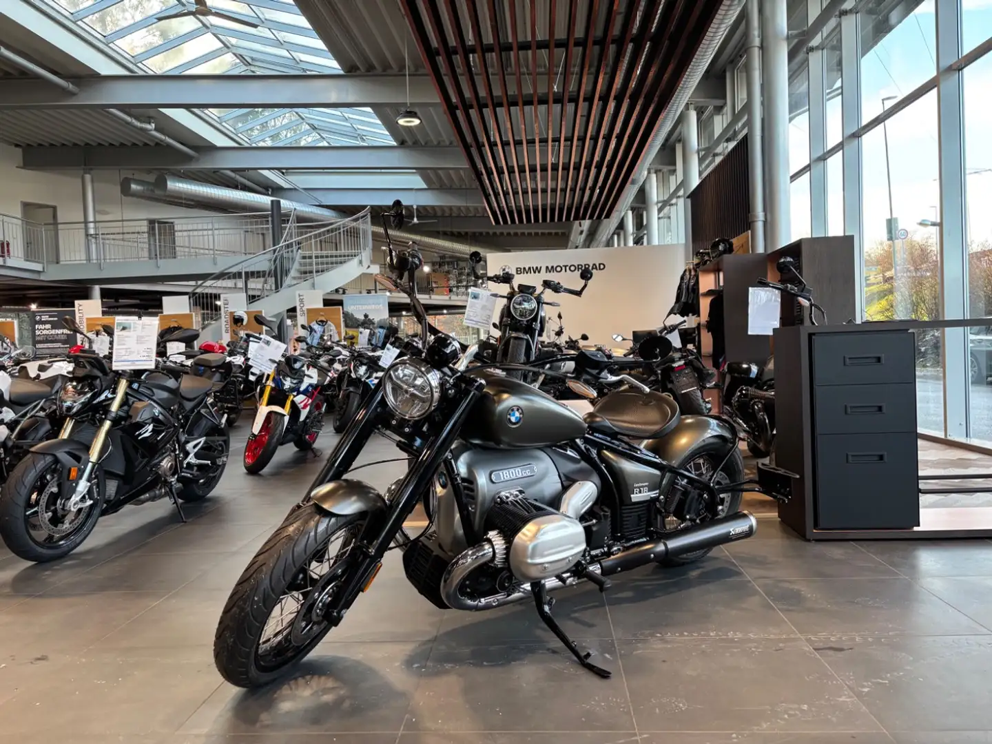 BMW R 18 B obber Akrapovic Beachbar Lenker - 2