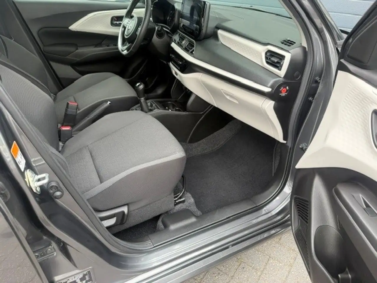 Suzuki Swift 2025 — фото 15