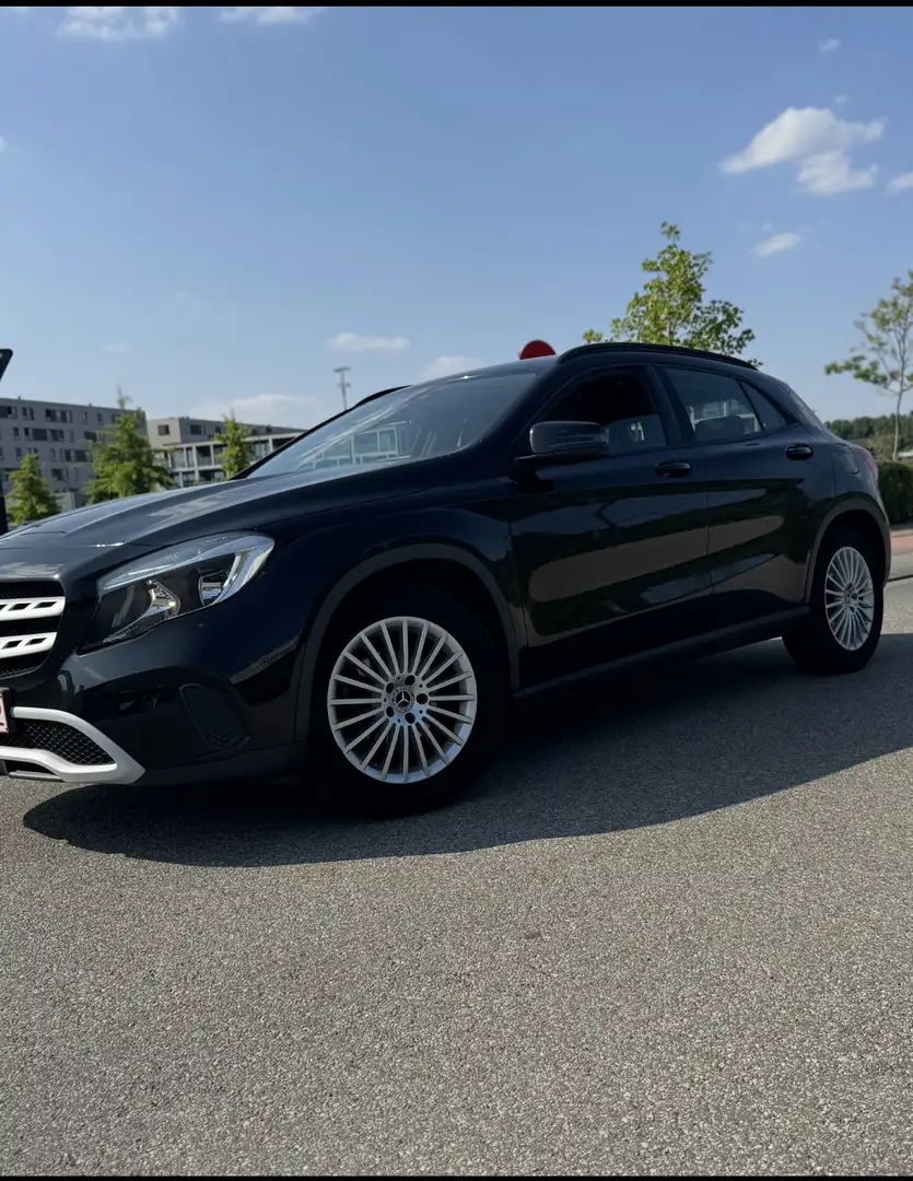 Mercedes-Benz GLA 180 Business Solution (EU6.2) - 1