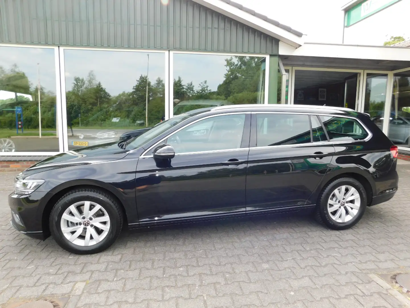 Volkswagen Passat Variant 1.5TSI 150PK DSG BUSINESS!! All- in Prijs!! Zwart - 1