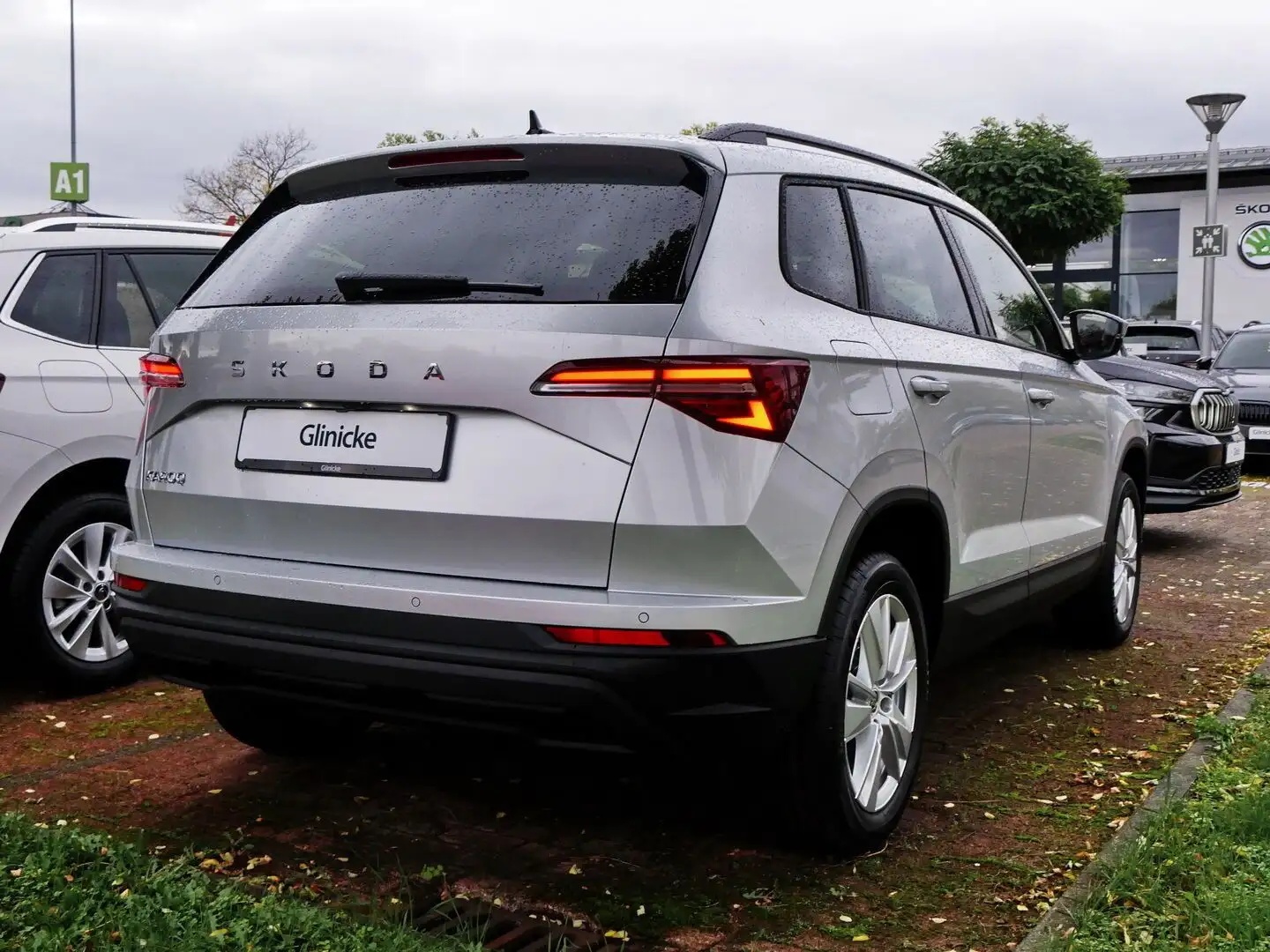 Skoda Karoq 1.5 TSI DSG Selection Plus Silber - 2