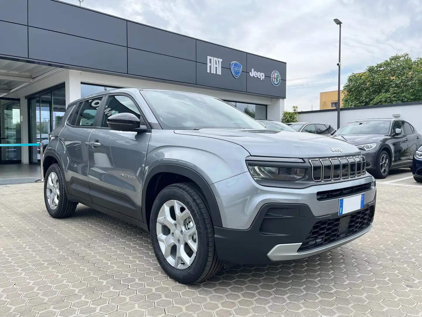 Jeep Avenger Avenger 1.2 Turbo Altitude fwd 100cv Km0 Gris - 2