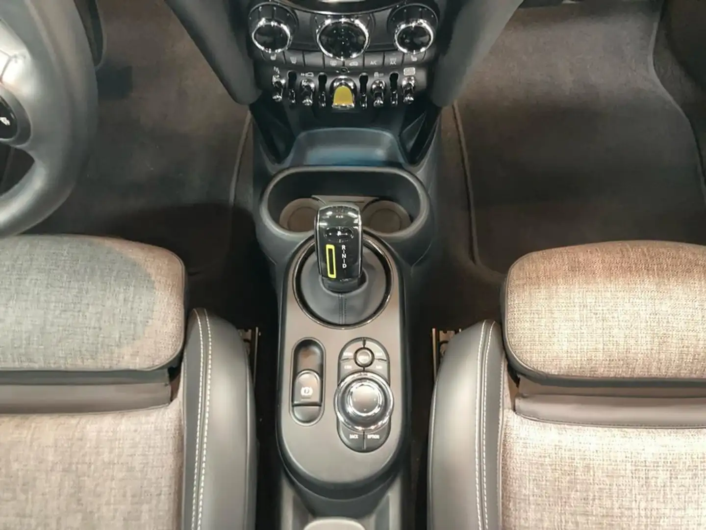 MINI Cooper SE Classic Trim Grau - 2