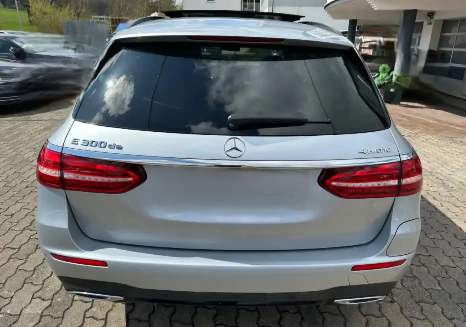 Mercedes-Benz E 300 de 4Matic AMG Line Pano.Leder.360°Standhz.Memory.. Silber - 2