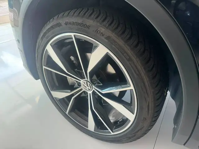 Volkswagen Tiguan view 12