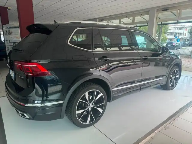 Volkswagen Tiguan view 5