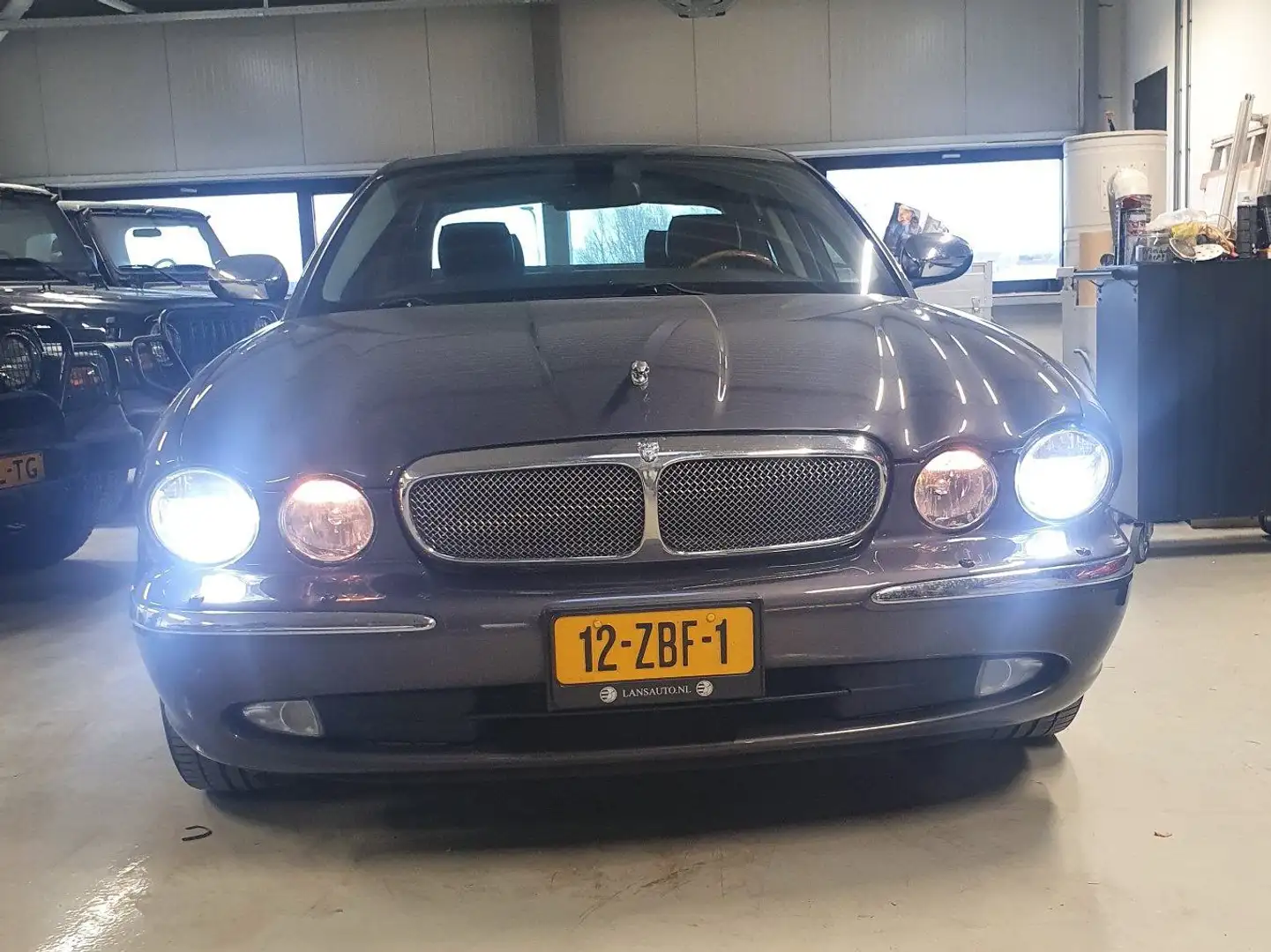 Jaguar XJ XJ 4.2 V8 Sovereign LWB Grijs - 2