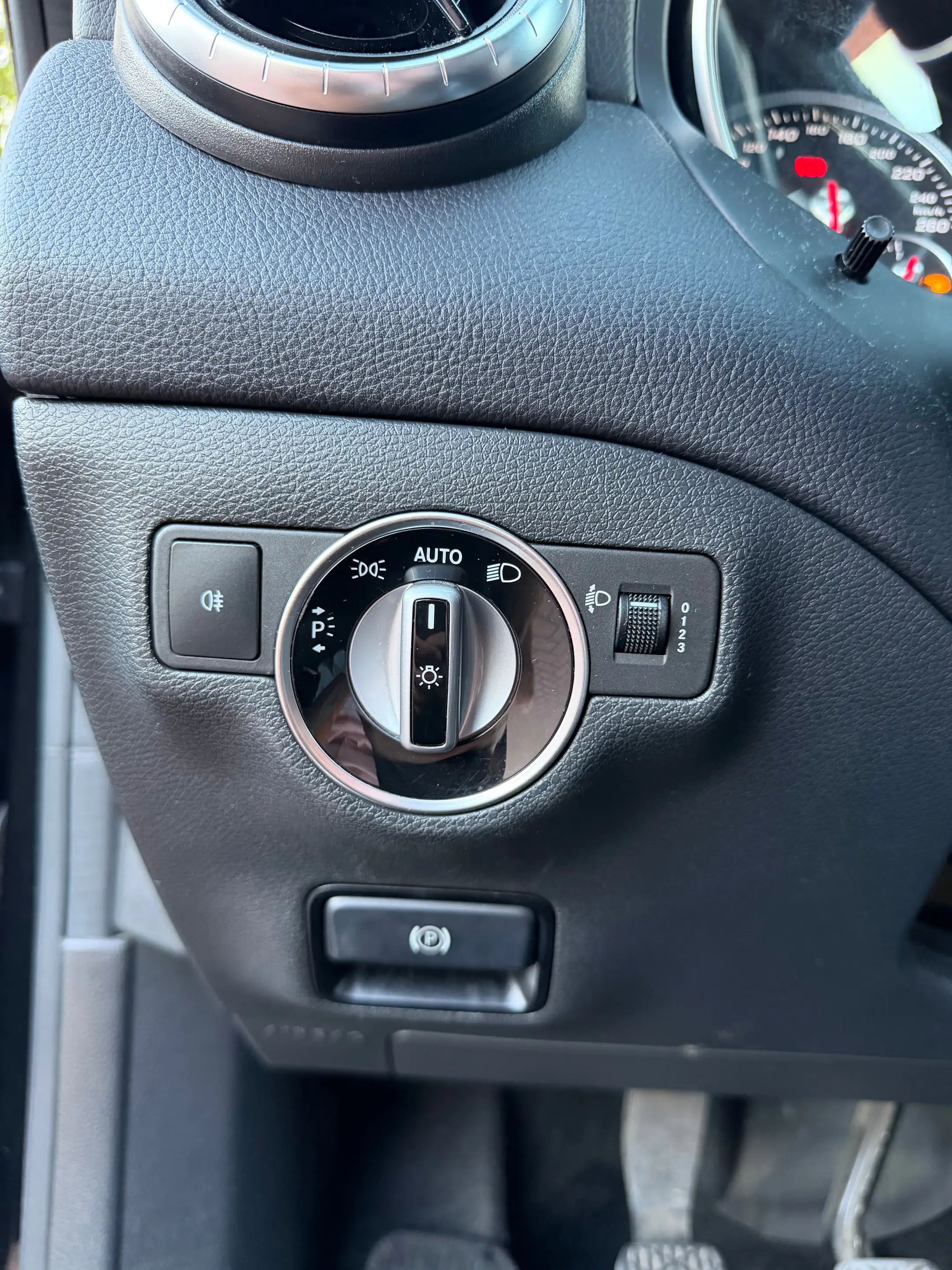 Mercedes-Benz C 180 C 180 d — photo 15