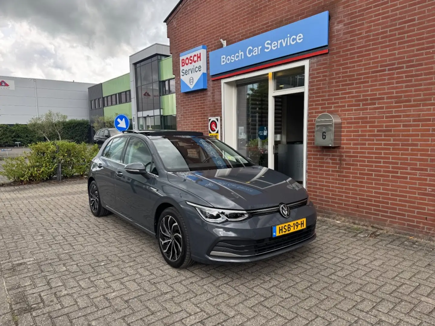 Volkswagen Golf 1.5 TSI 110kW l Panoramadak l Navi l Adap. Cruise Grijs - 1