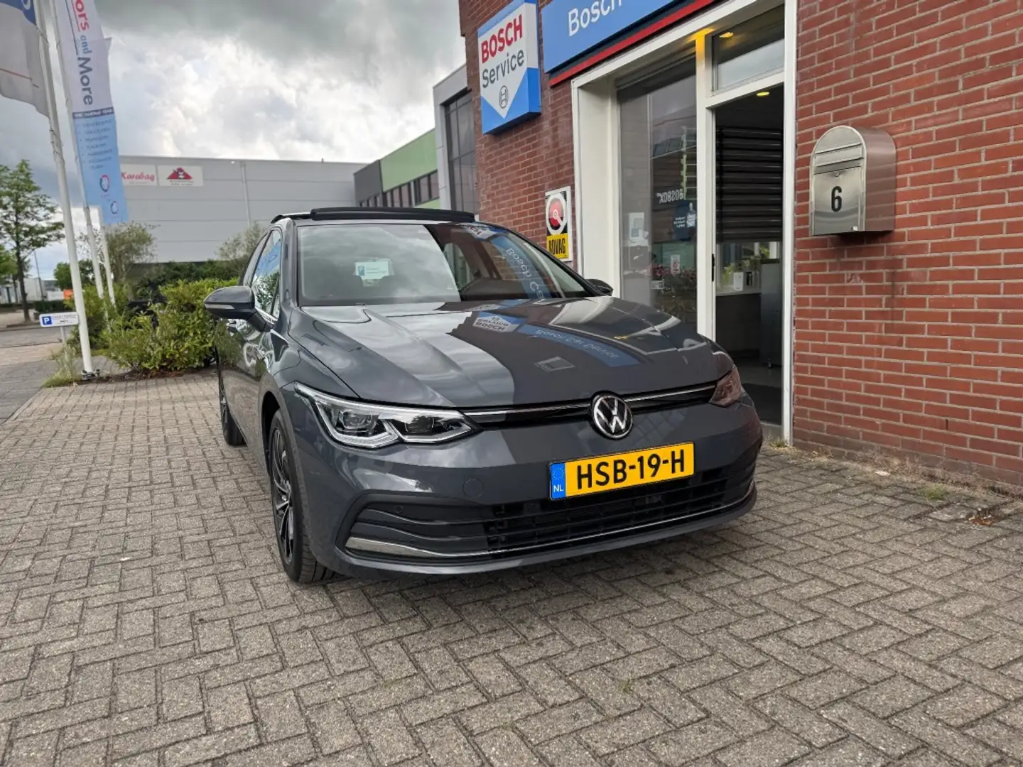 Volkswagen Golf 1.5 TSI 110kW l Panoramadak l Navi l Adap. Cruise Grijs - 2