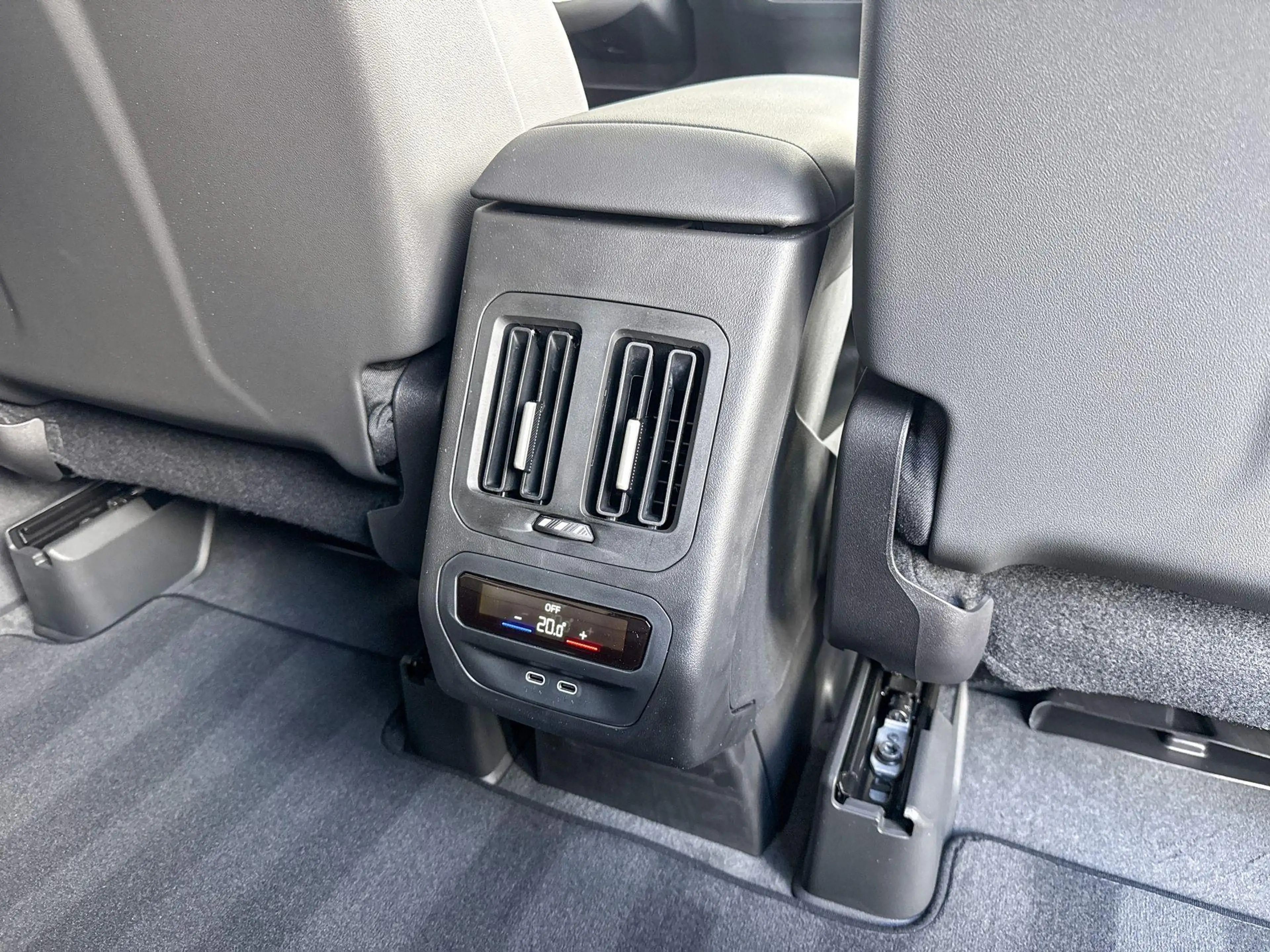 BMW iX3 40 eDrive 83 kWh — photo 10