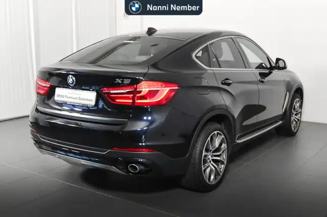 BMW X6 view 3