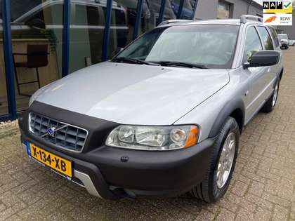Volvo XC70 2.5 T Momentum Automaat / LEER / PDC / YOUNGTIMER