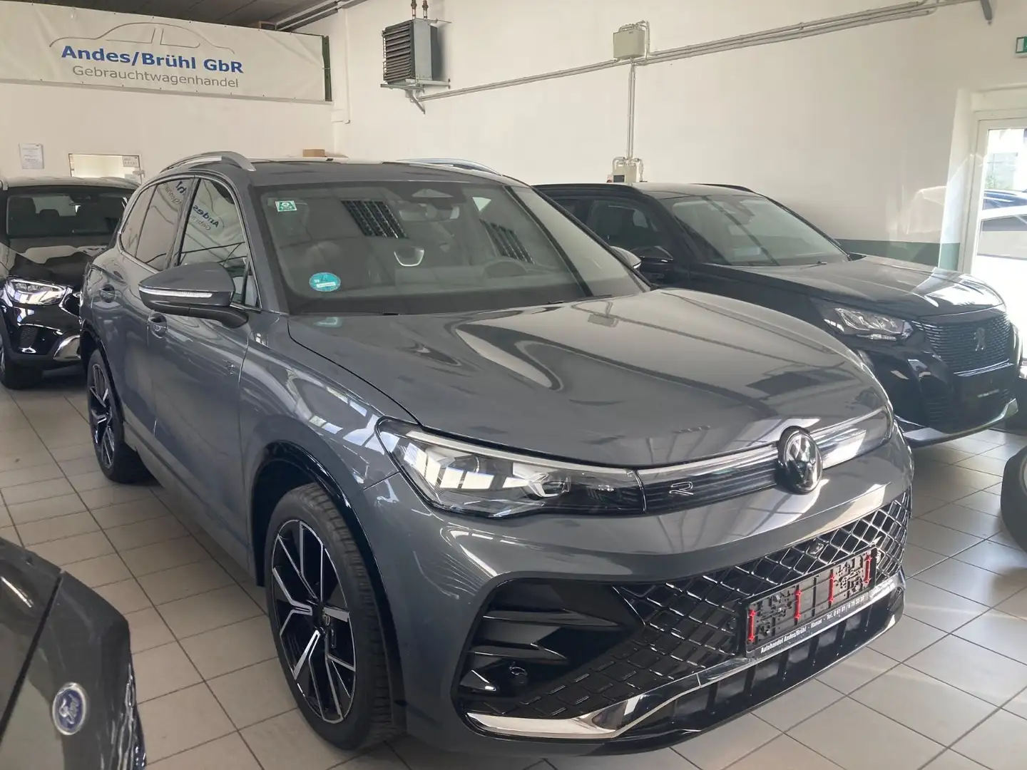 Volkswagen Tiguan 1.5 eTSI R-Line NEU 20 Zoll PANO HUD MATR Grau - 1