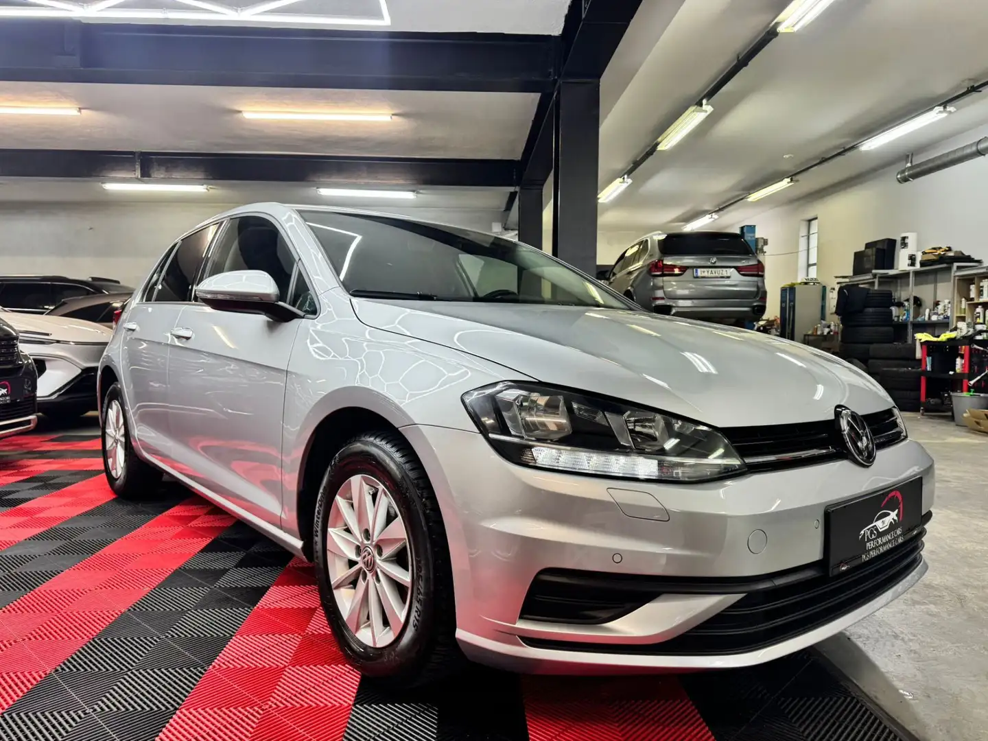 Volkswagen Golf Trendline 1,0 TSI Silber - 1
