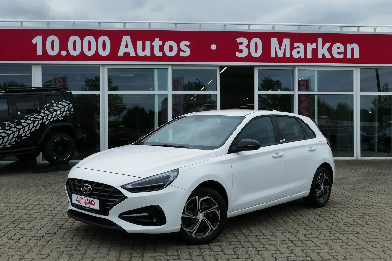 Hyundai i30 1.5 Intro LED Navi Sitzheizung Tempomat Blanc - 2