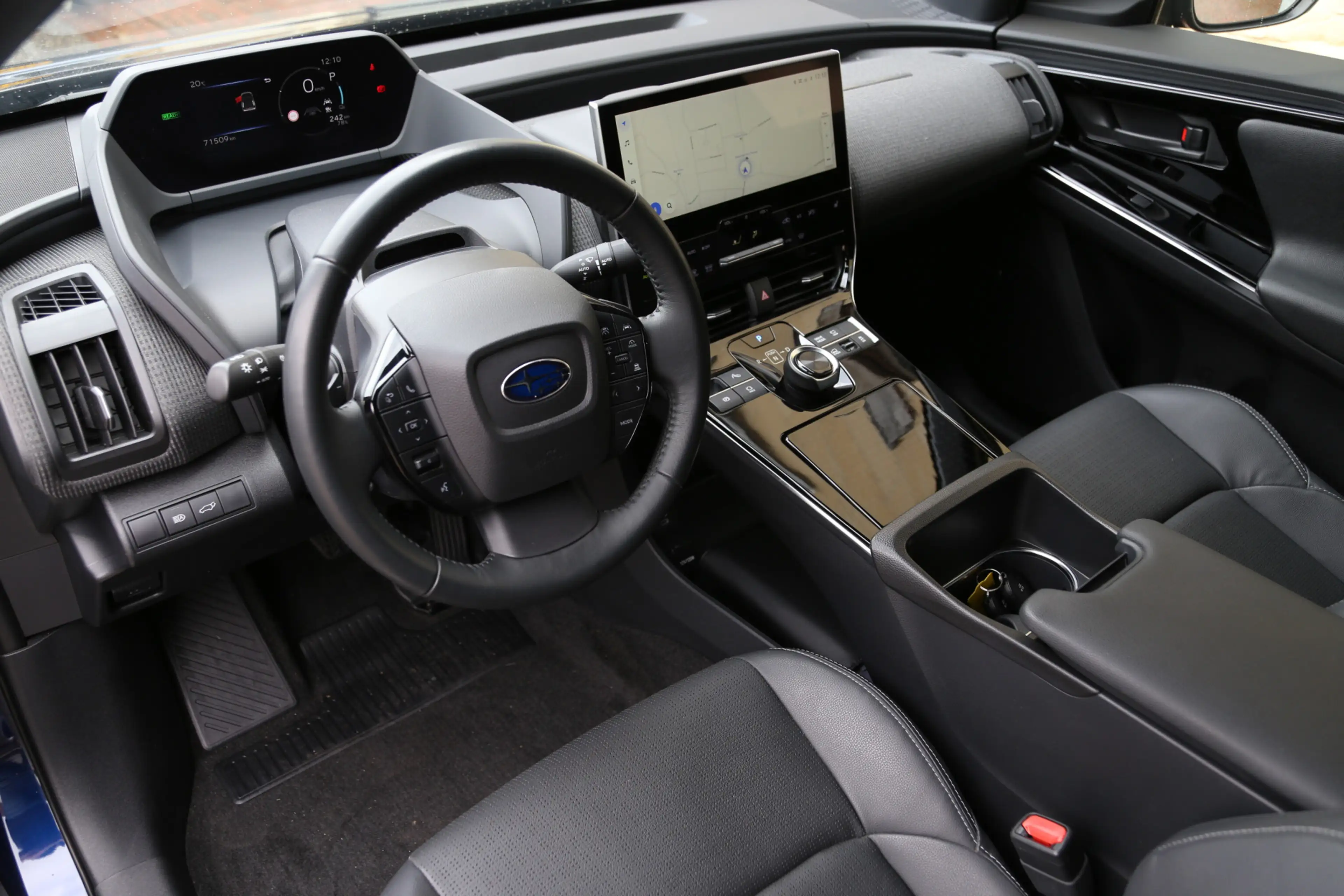 Subaru Solterra Sky Package 71 kWh Panorama 360view Leer Harman Ka — photo 6