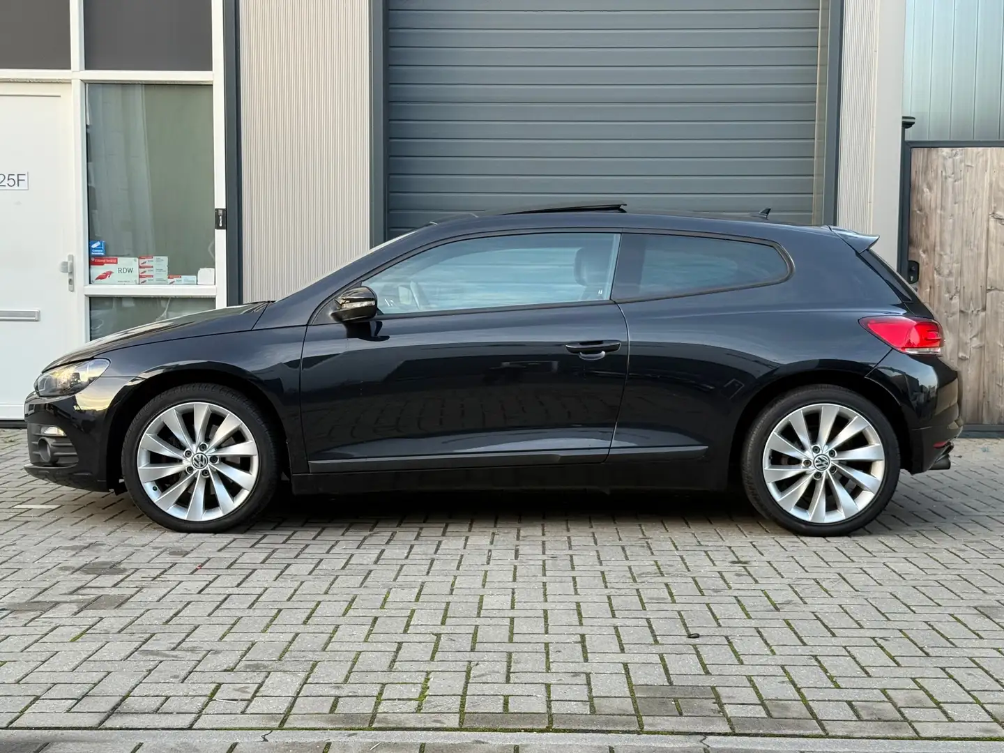 Volkswagen Scirocco 2.0 TSI DSG Pano DCC Leder Stoelverw Cruise Airco Noir - 2