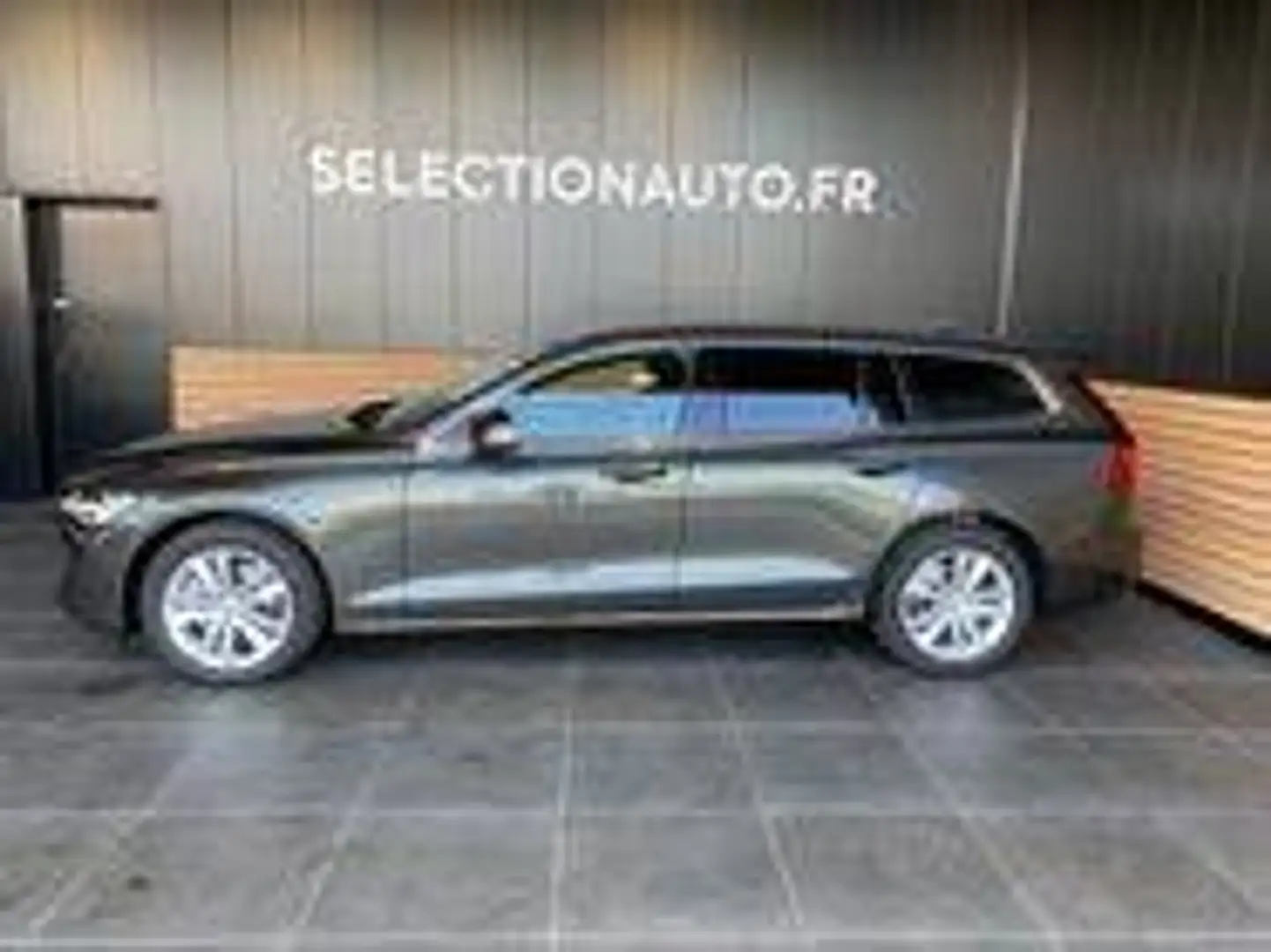 Volvo V60 II B4 197 GT 8 Momentum Business - 2