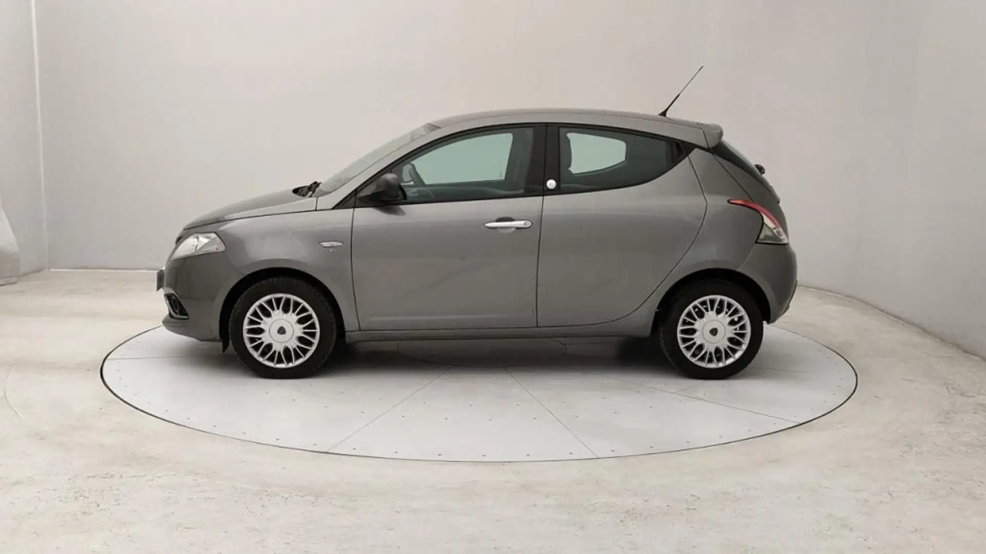 Lancia Ypsilon 1.2 Silver ecochic Gpl 69cv Gris - 2
