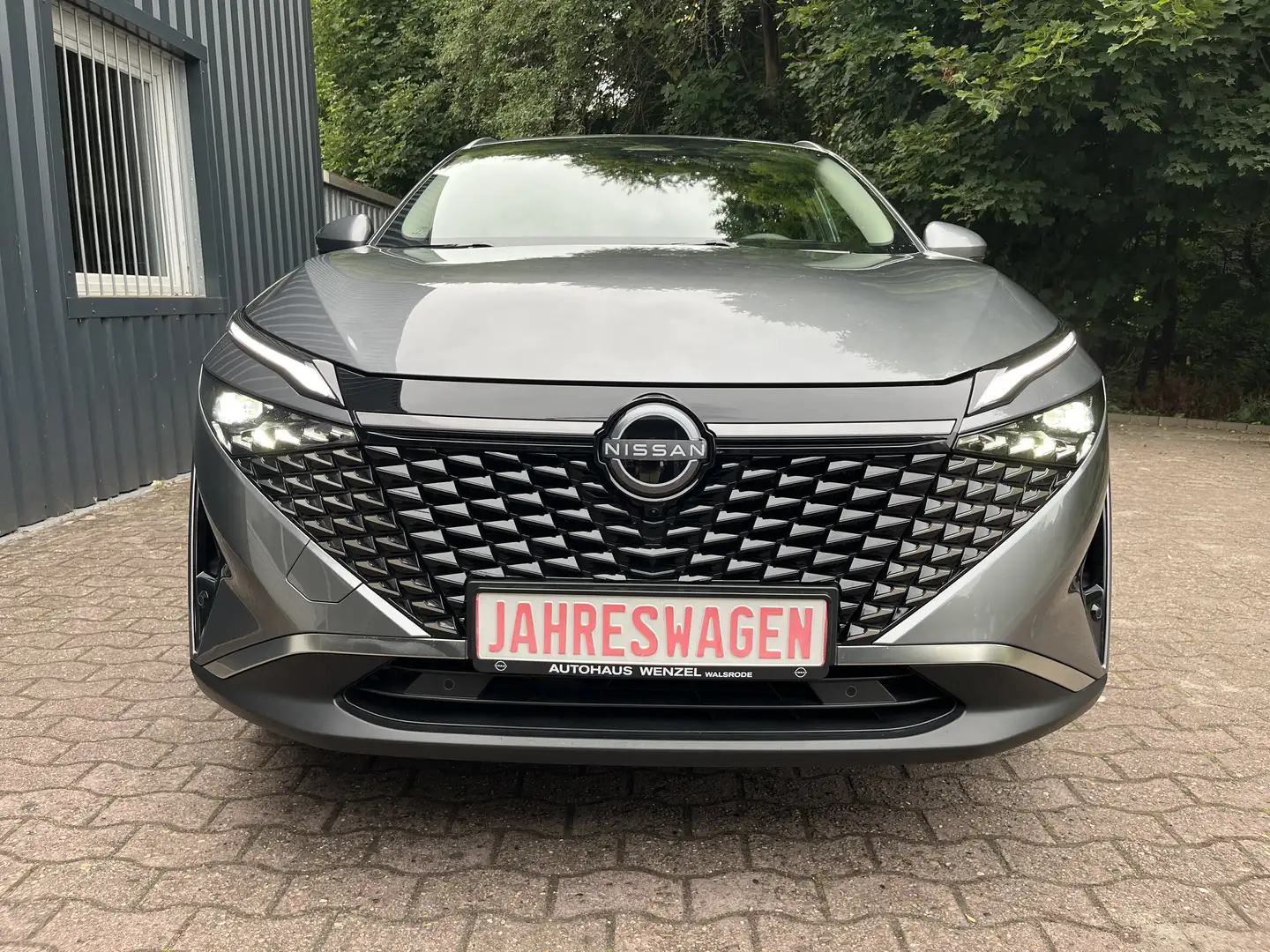 Nissan Qashqai 1.3 DIG-T X-tronic N-Connecta, LED, Navi, Winterp. Grau - 2
