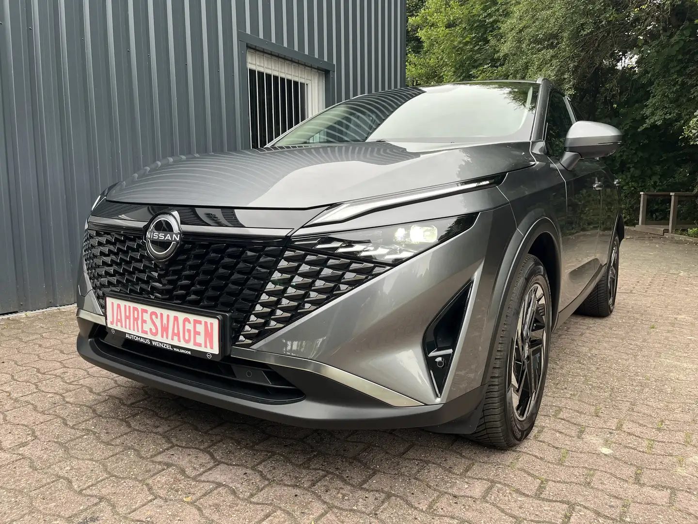 Nissan Qashqai 1.3 DIG-T X-tronic N-Connecta, LED, Navi, Winterp. Grau - 1