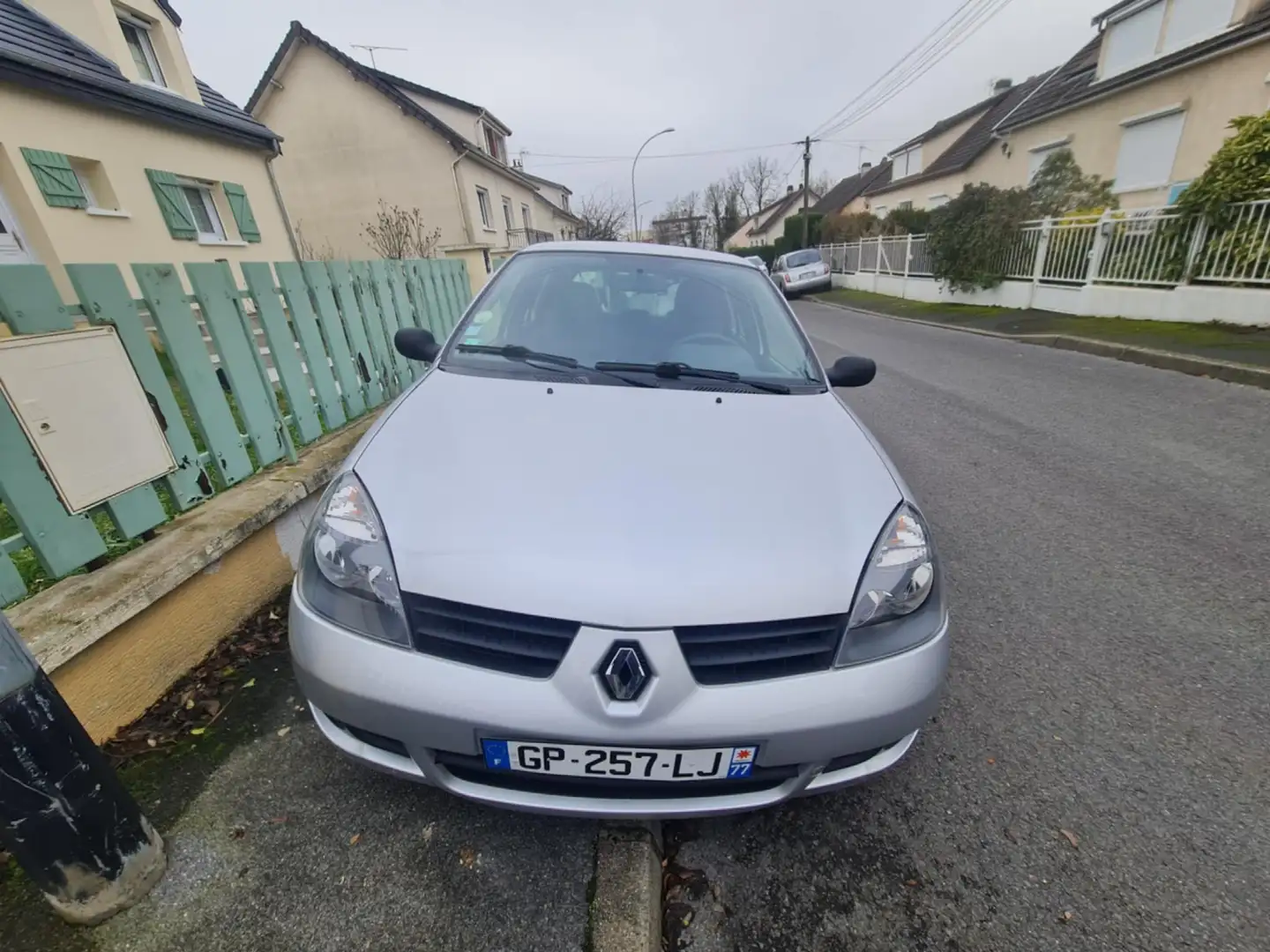 Renault Clio Clio 1.2 16v 75 Campus  Authentique Argent - 1