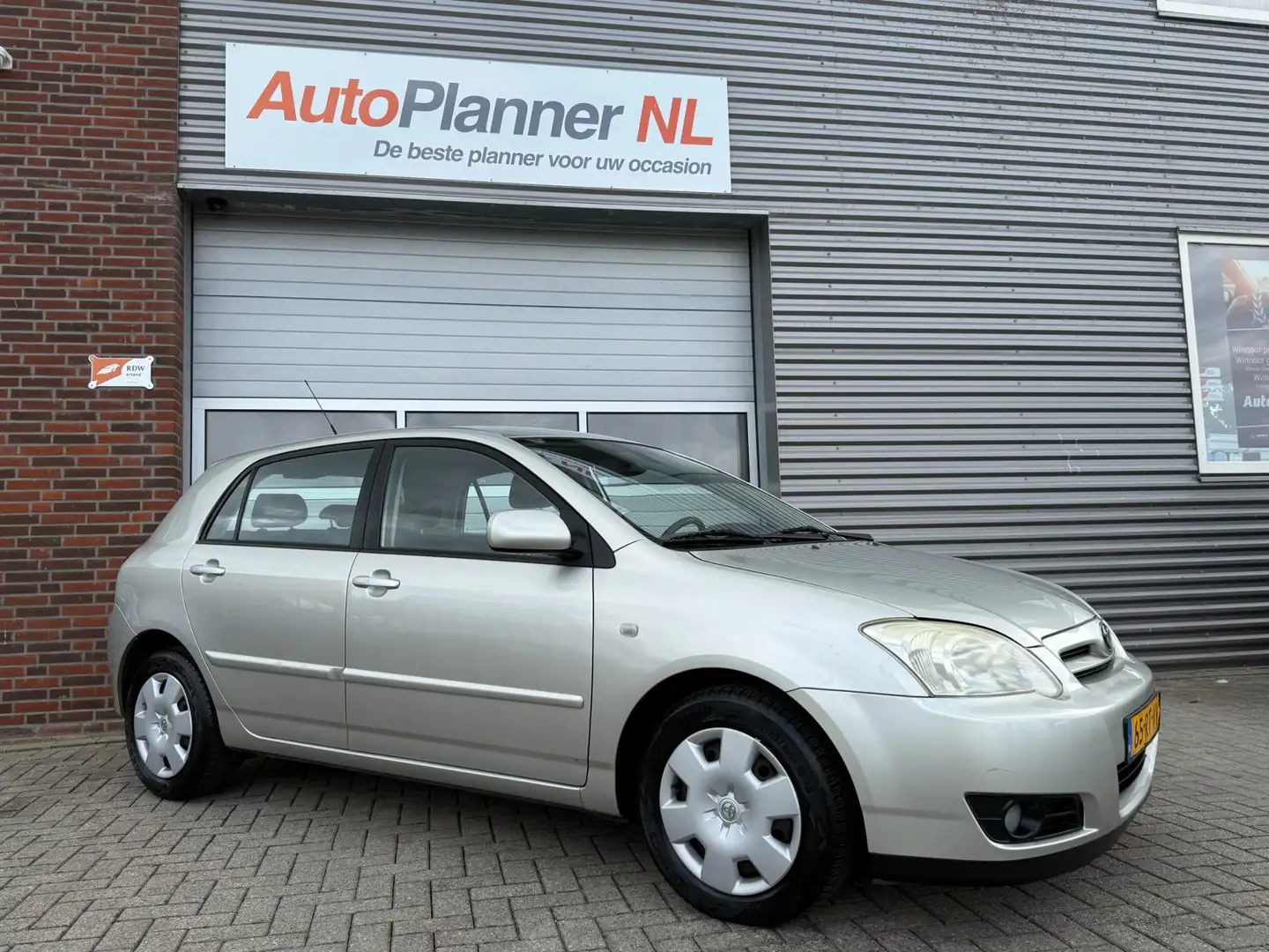 Toyota Corolla 1.6 VVT-i Linea Sol! 5-Deurs! Clima! Cruise! Gris - 2