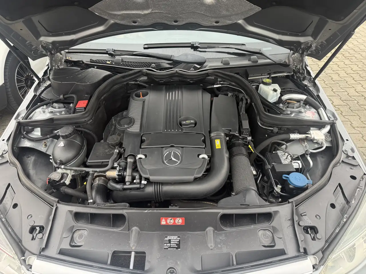 Mercedes-Benz C 180 CGI BlueEFFICIENCY — photo 1 of 7